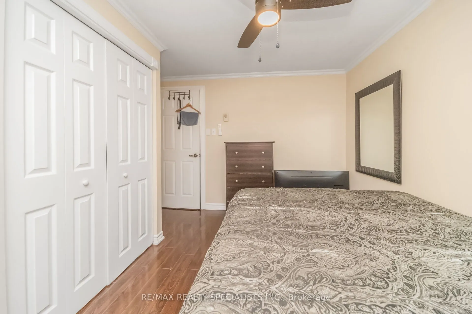 8 Grantbrook Court