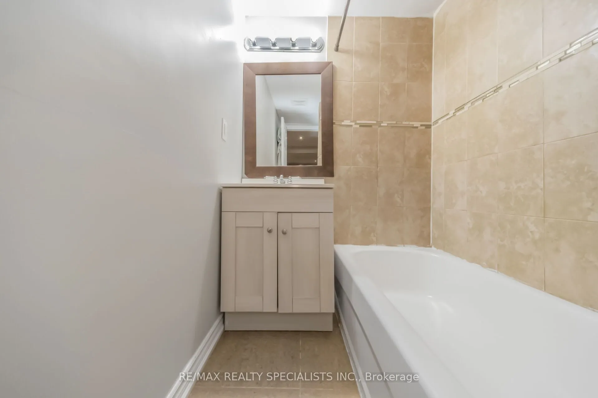 8 Grantbrook Court