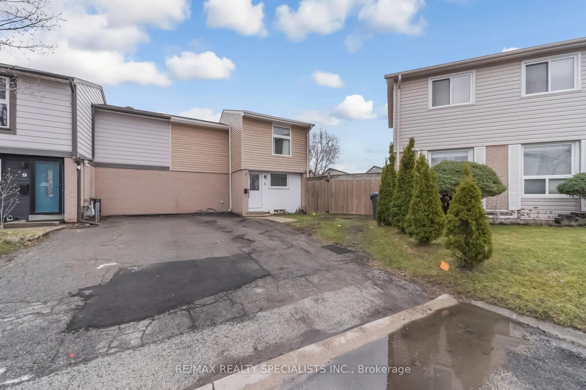 8 Grantbrook Court