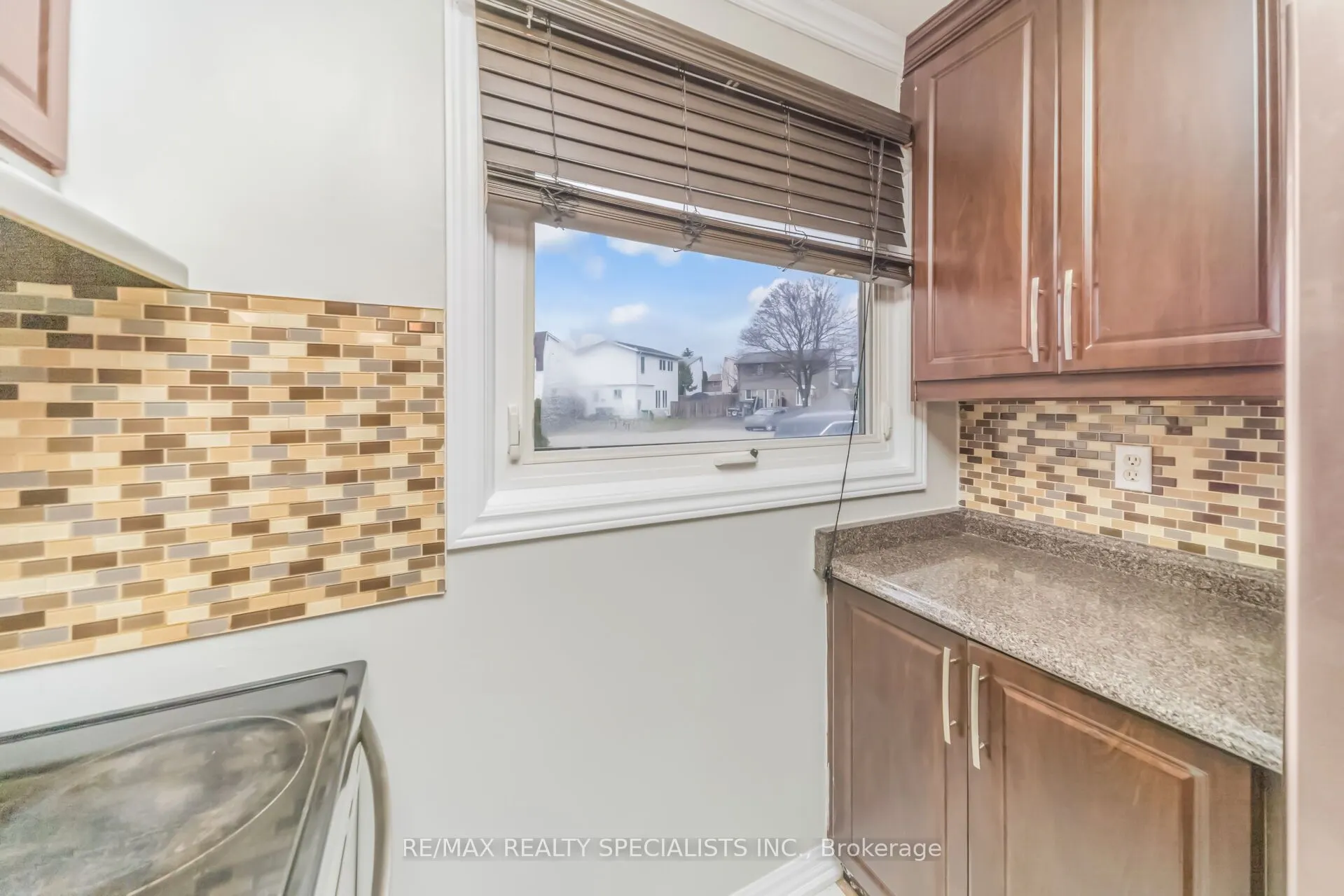 8 Grantbrook Court