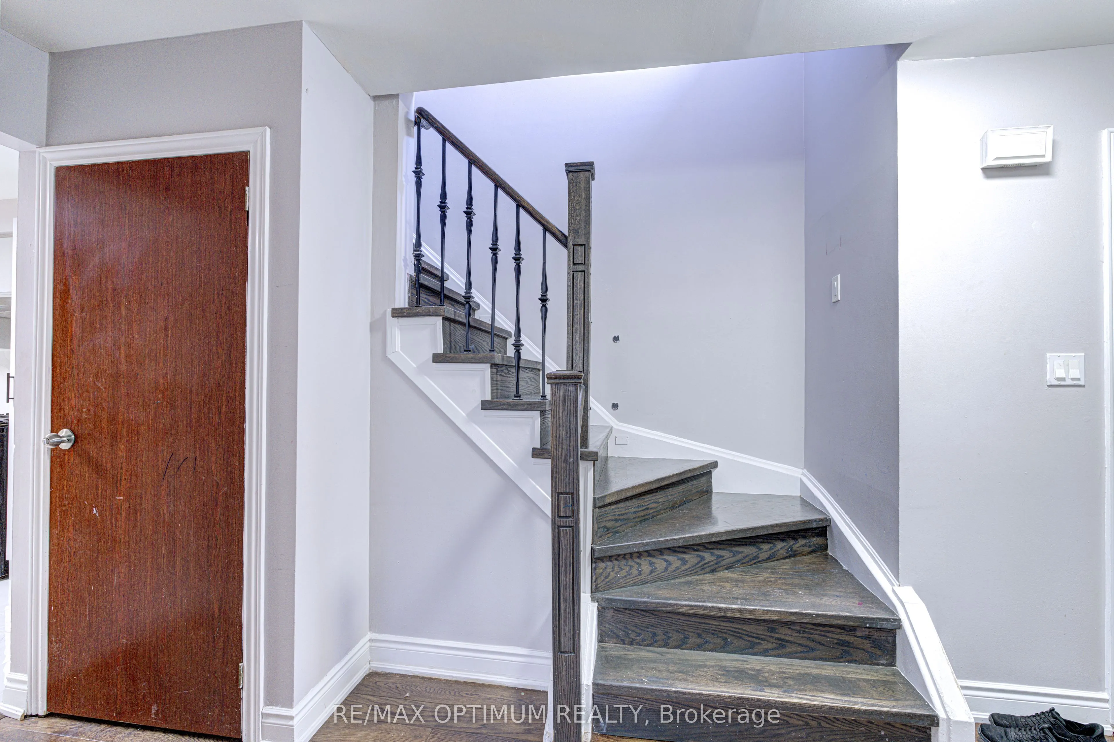 5 Roehampton Crescent