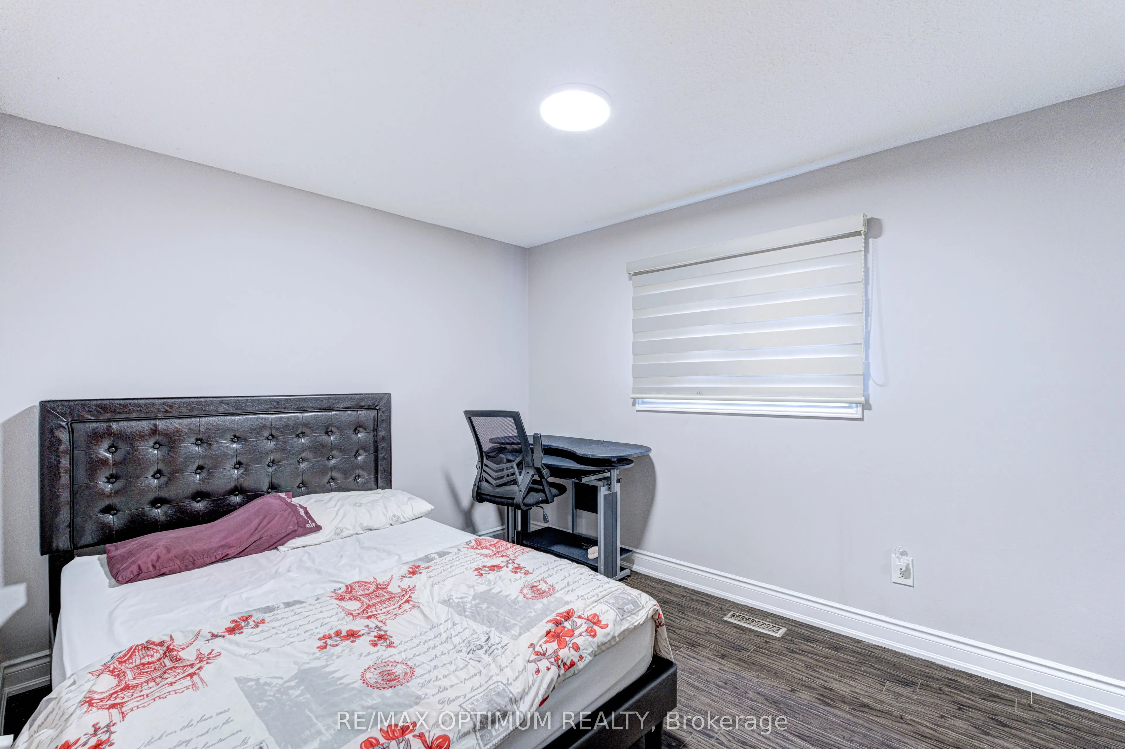 5 Roehampton Crescent