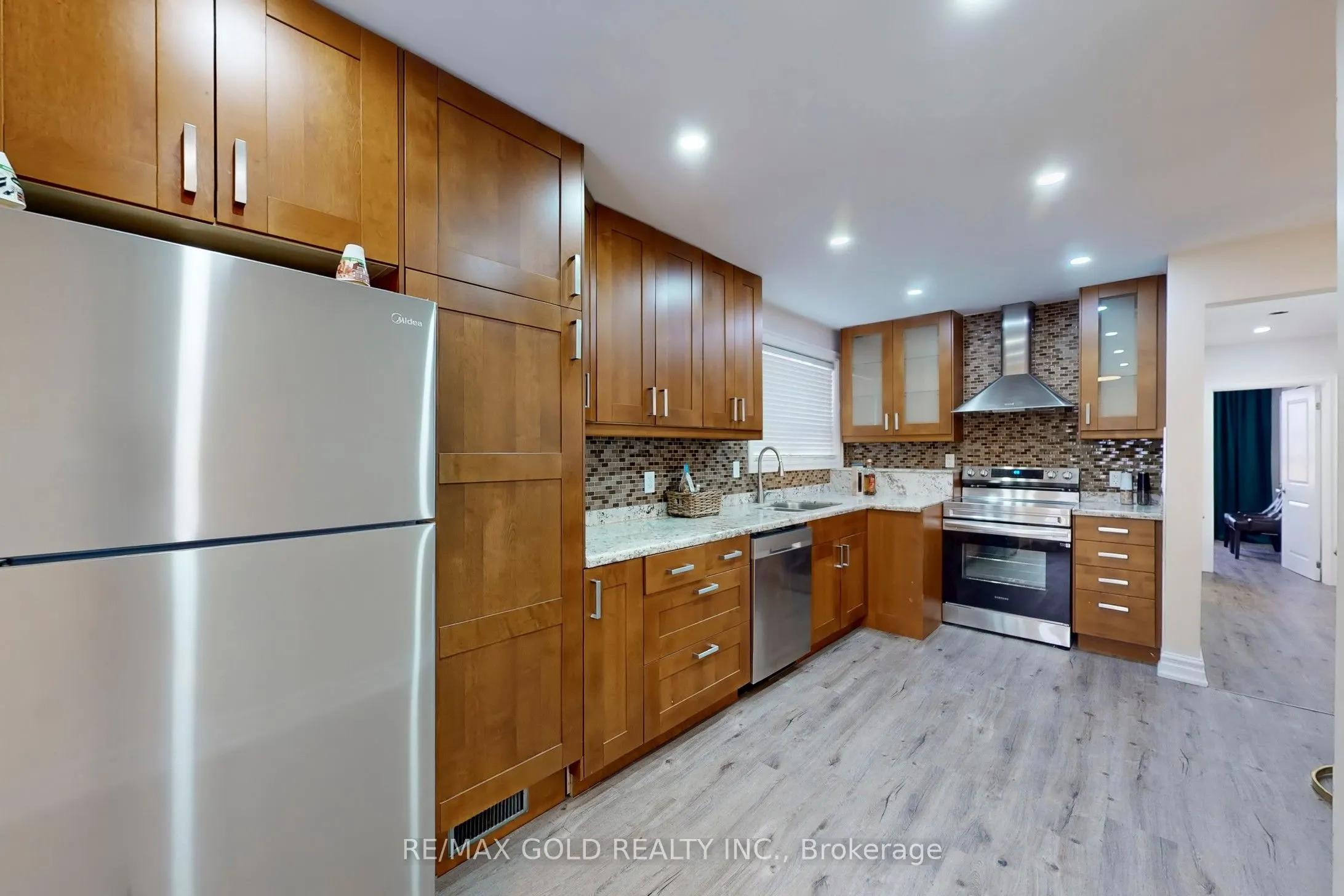 189 Kingsview Boulevard