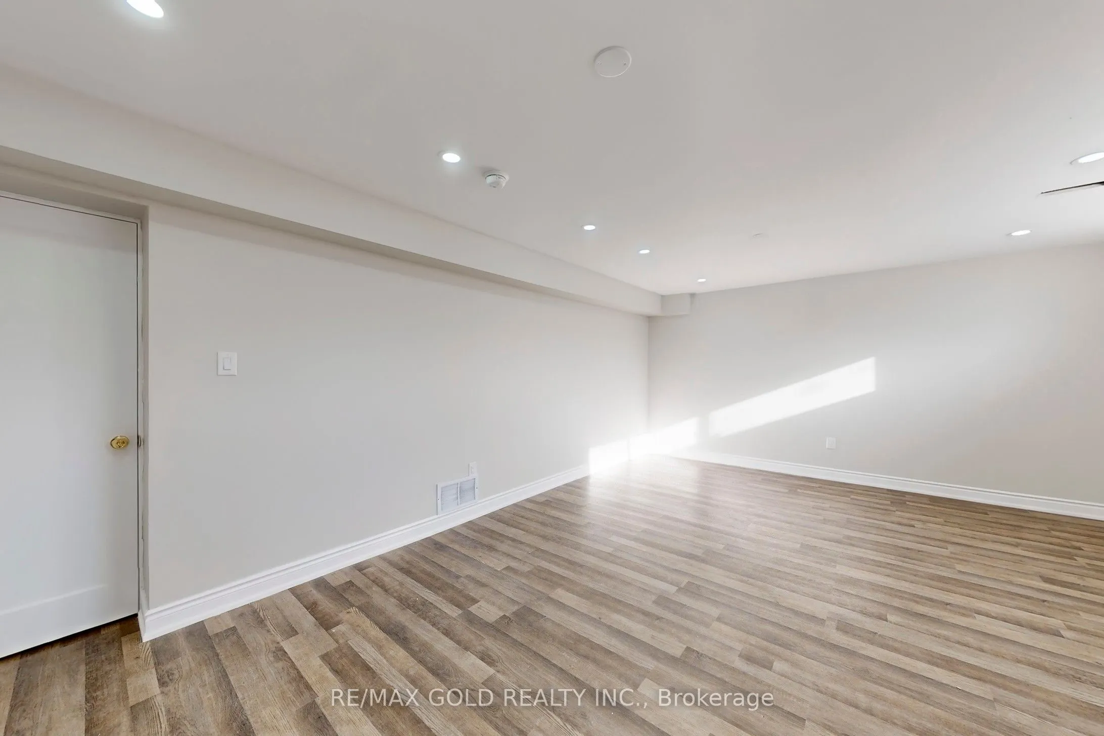 189 Kingsview Boulevard