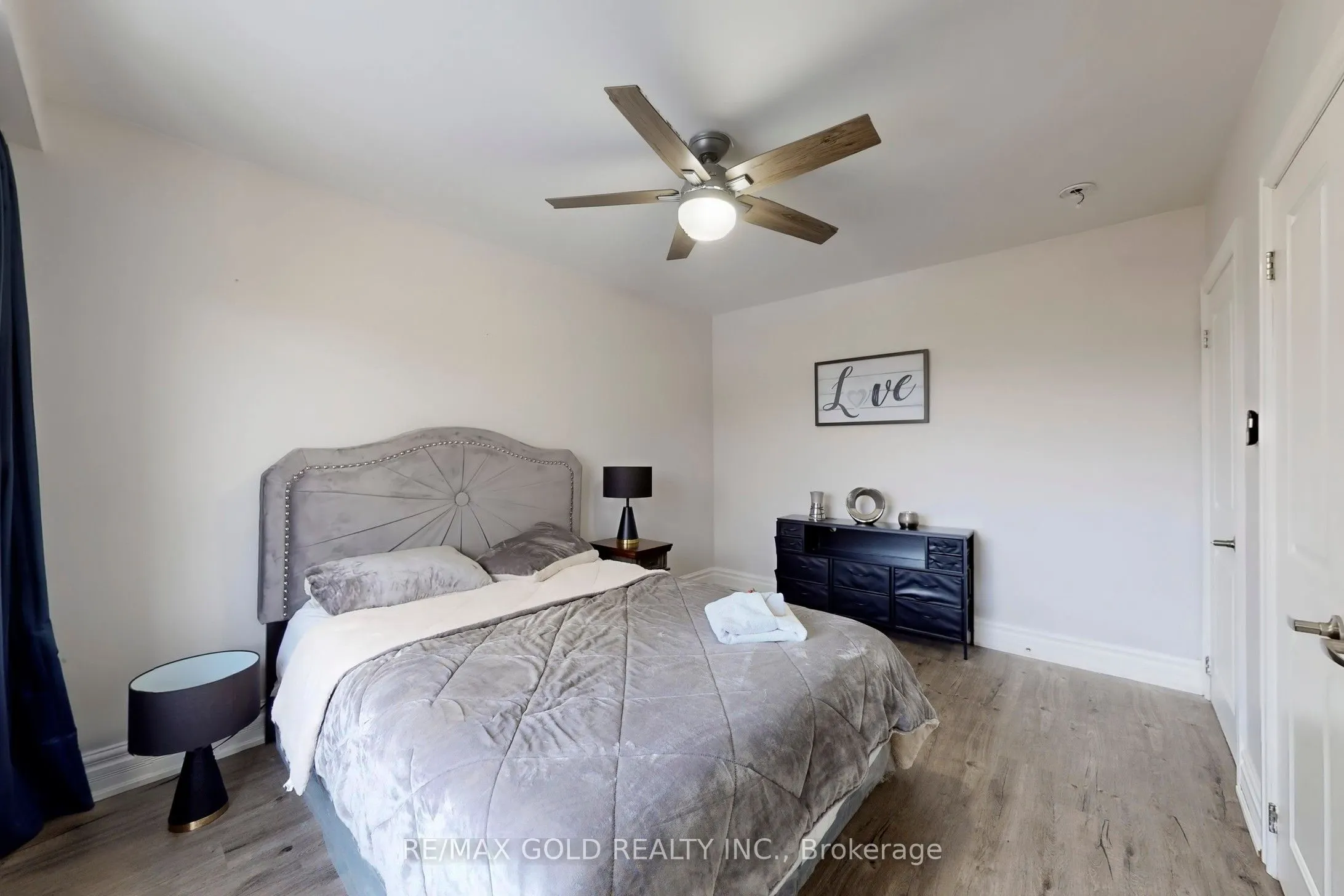 189 Kingsview Boulevard