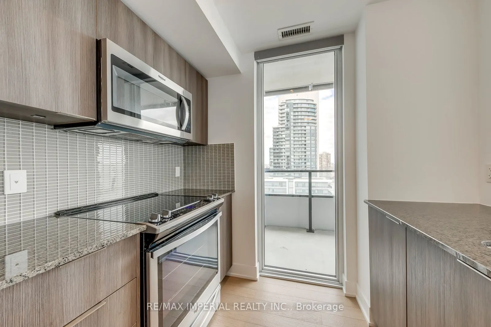 20 Shore Breeze Drive #2007