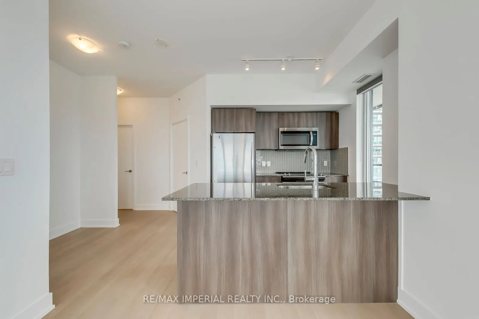 20 Shore Breeze Drive #2007