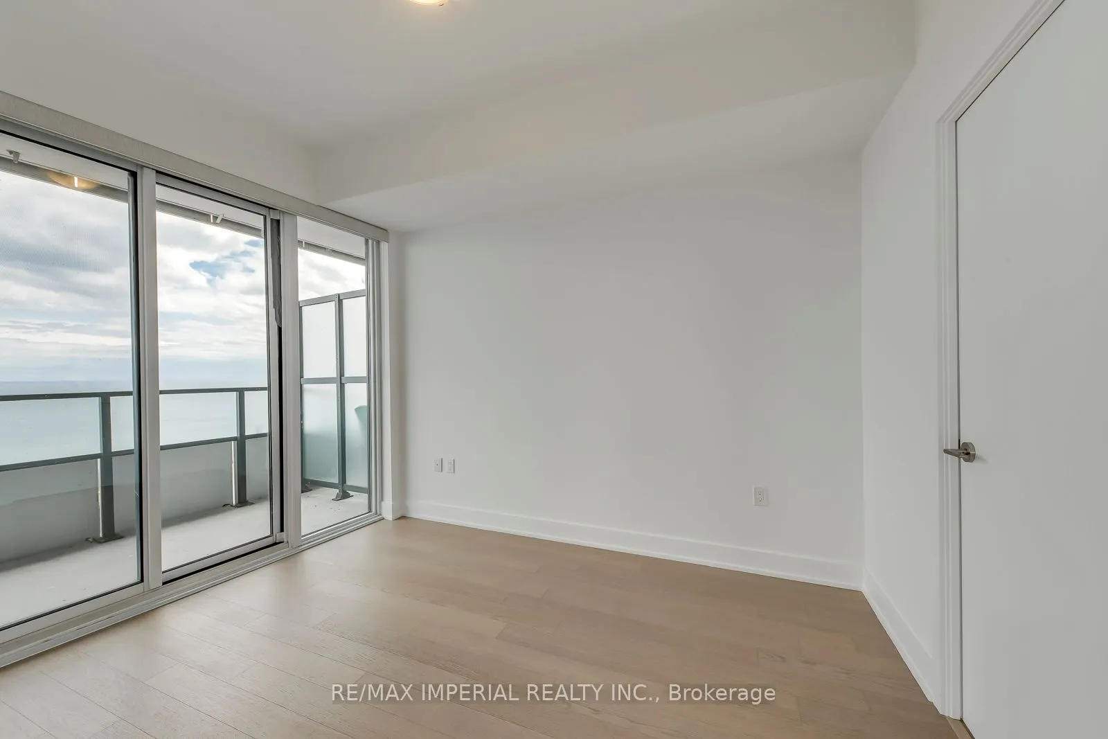 20 Shore Breeze Drive #2007