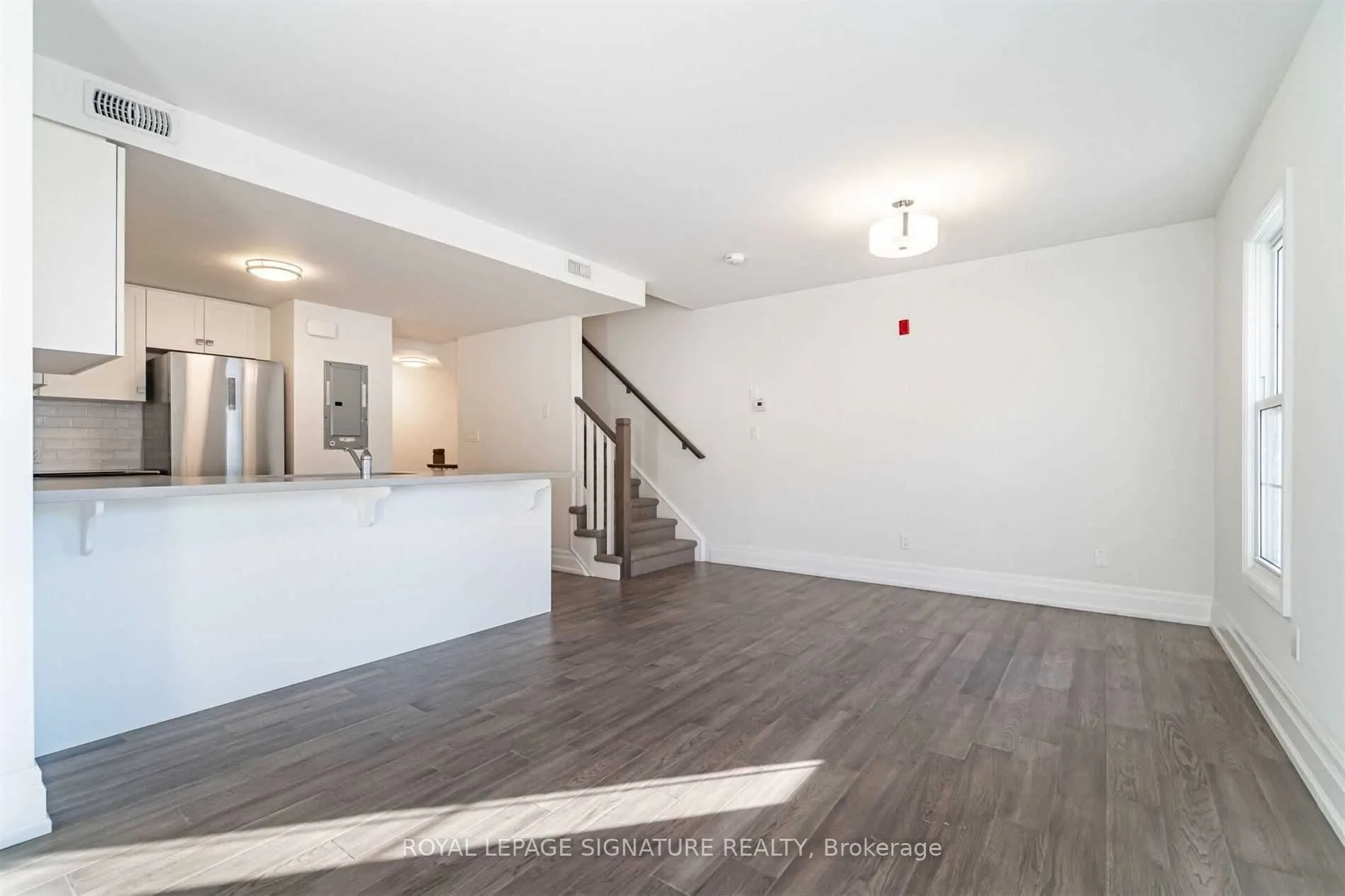 760 Lakeshore Road E #202