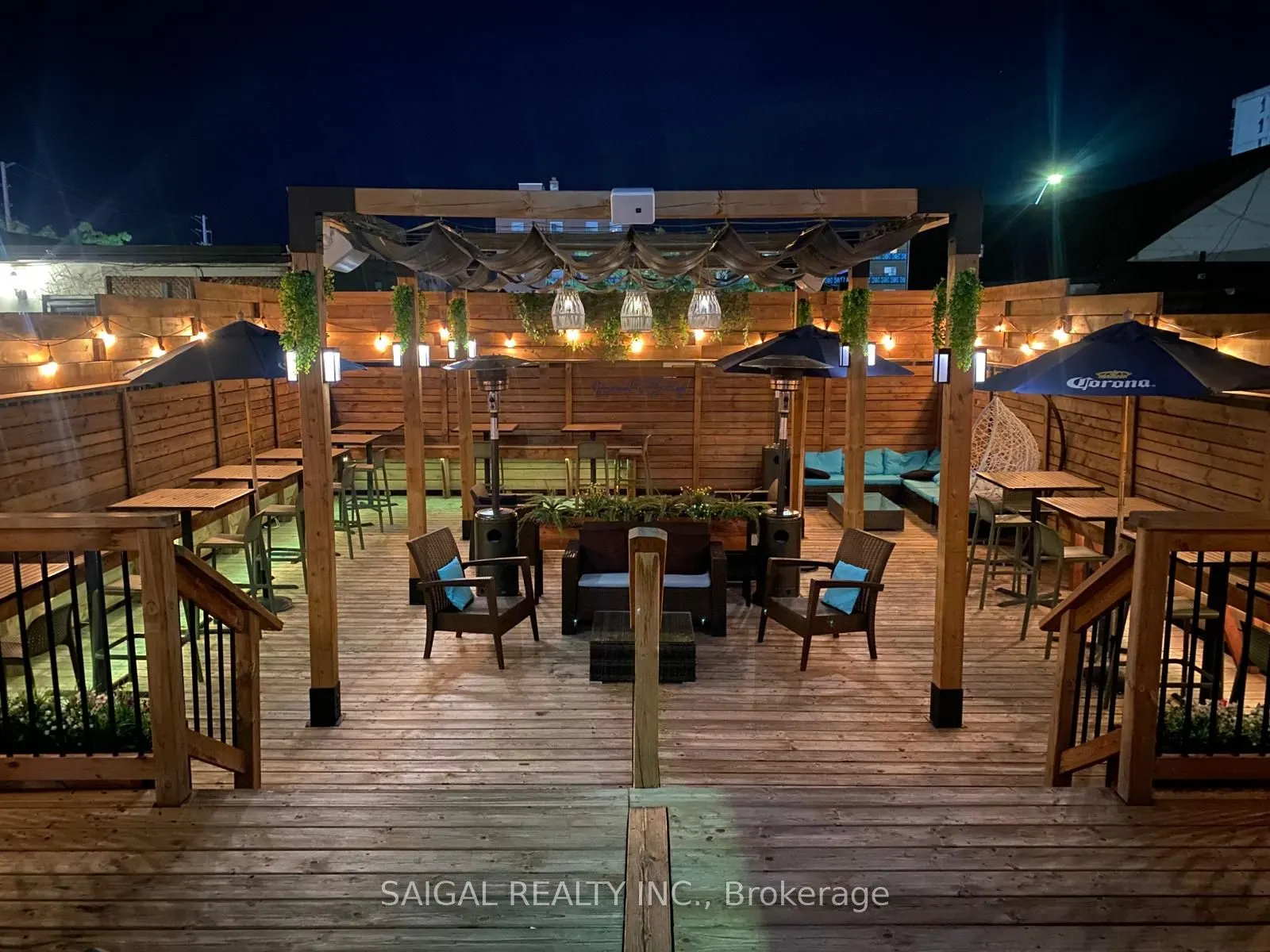 80 Lakeshore Road E
