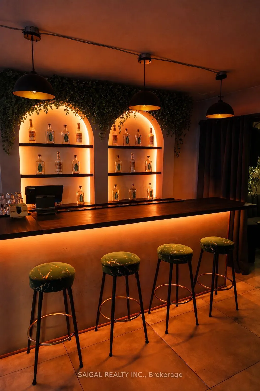 80 Lakeshore Road E