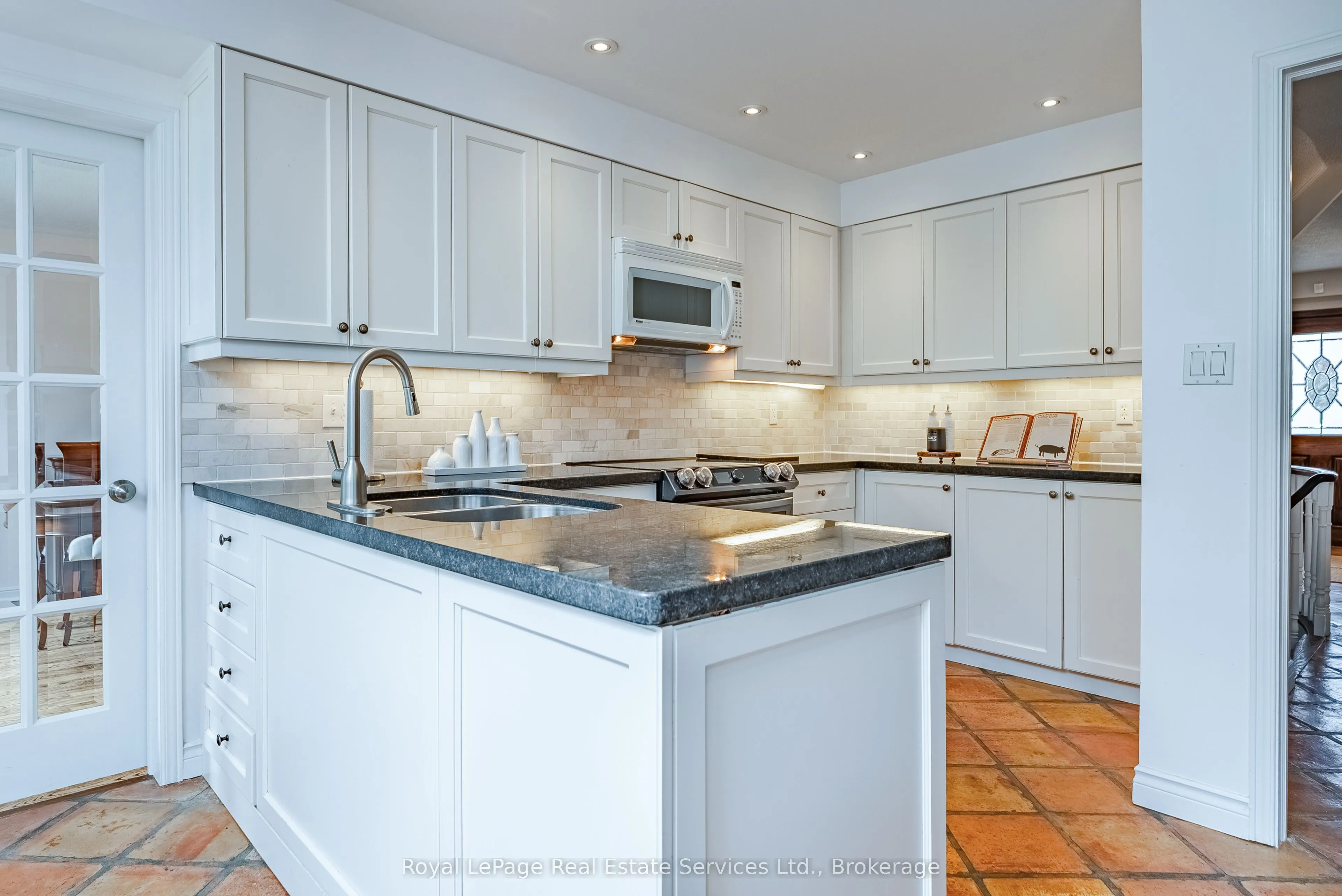 2082 Mississauga Road