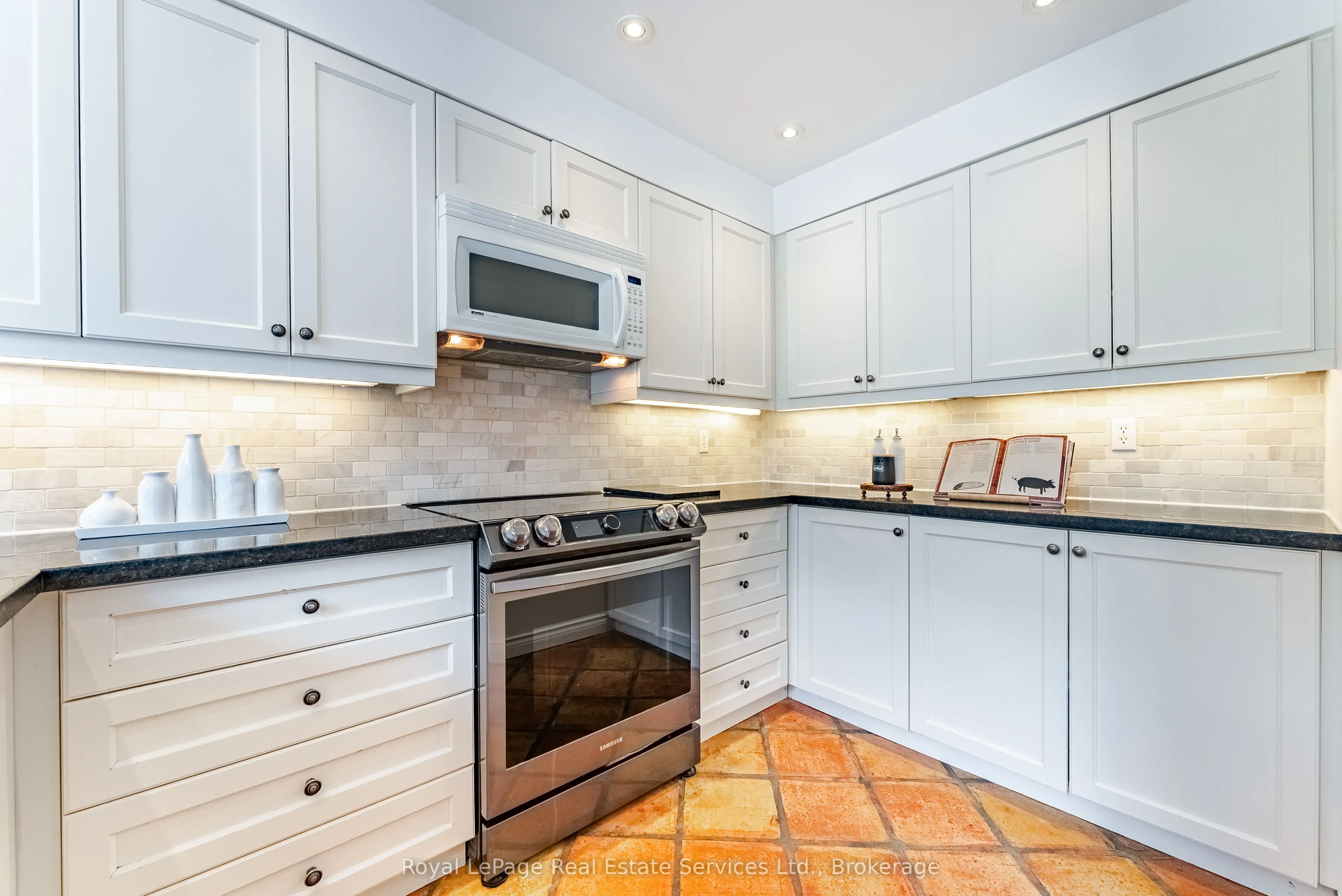 2082 Mississauga Road
