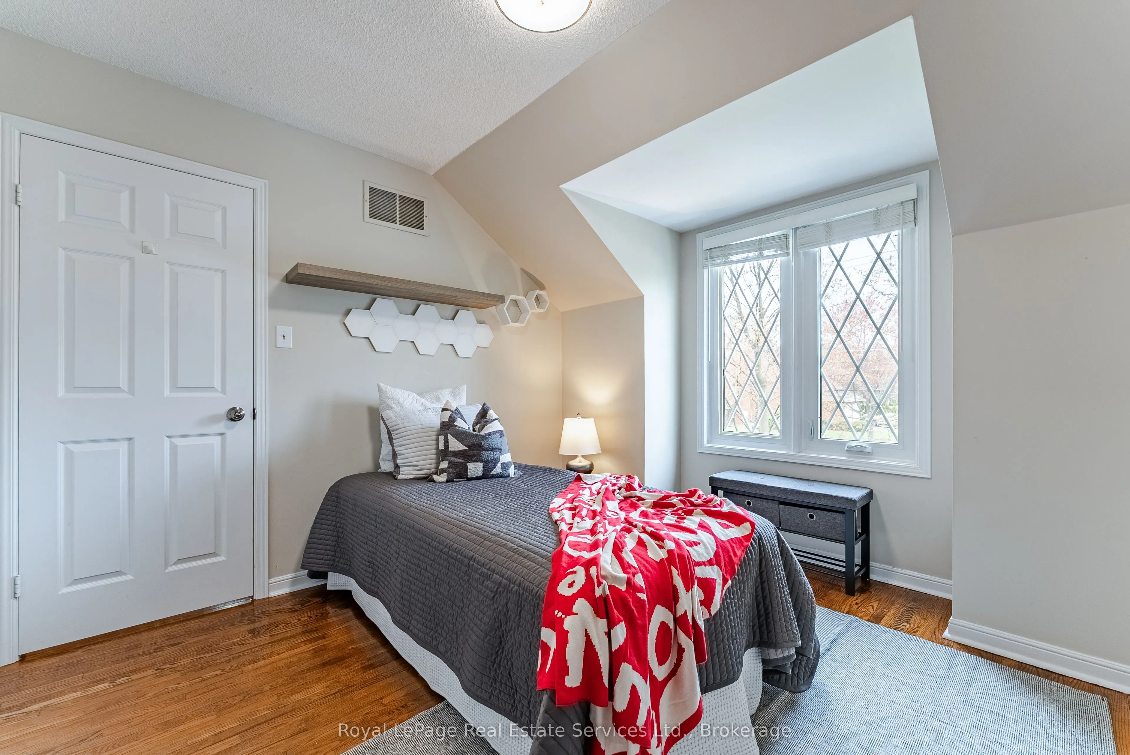 2082 Mississauga Road