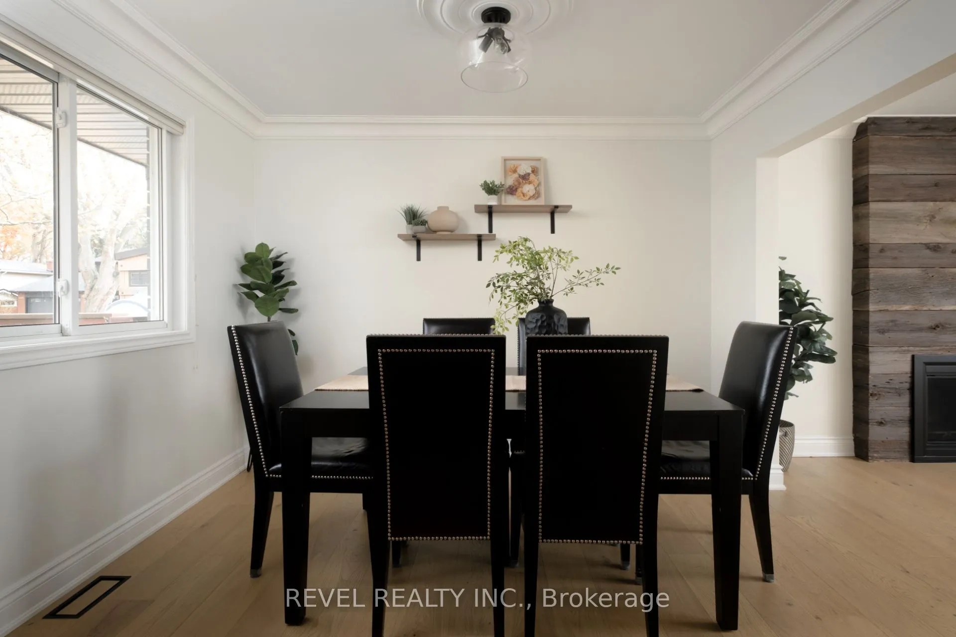 134 Fairwood Place W