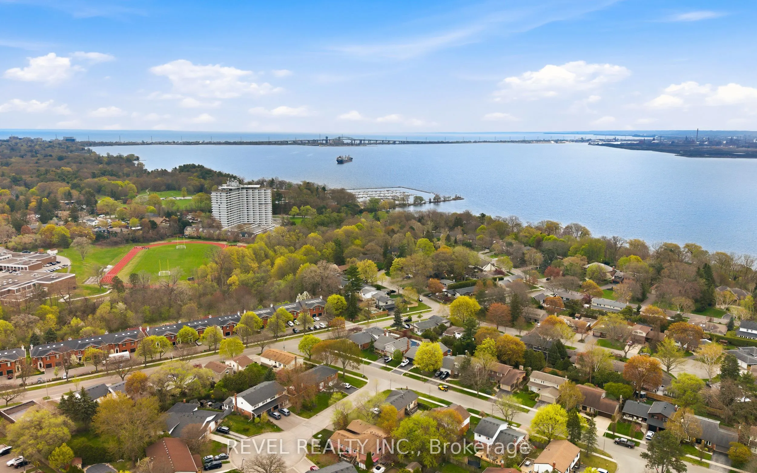 134 Fairwood Place W