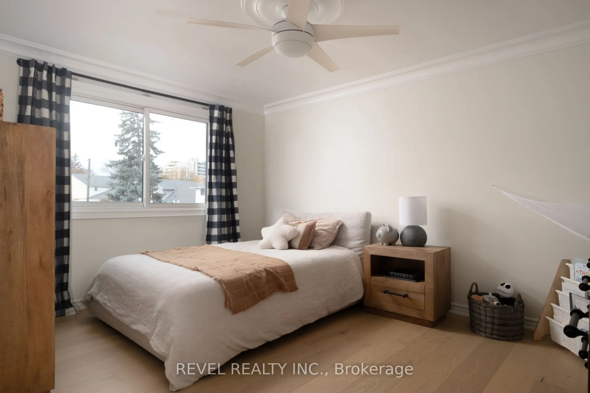 134 Fairwood Place W