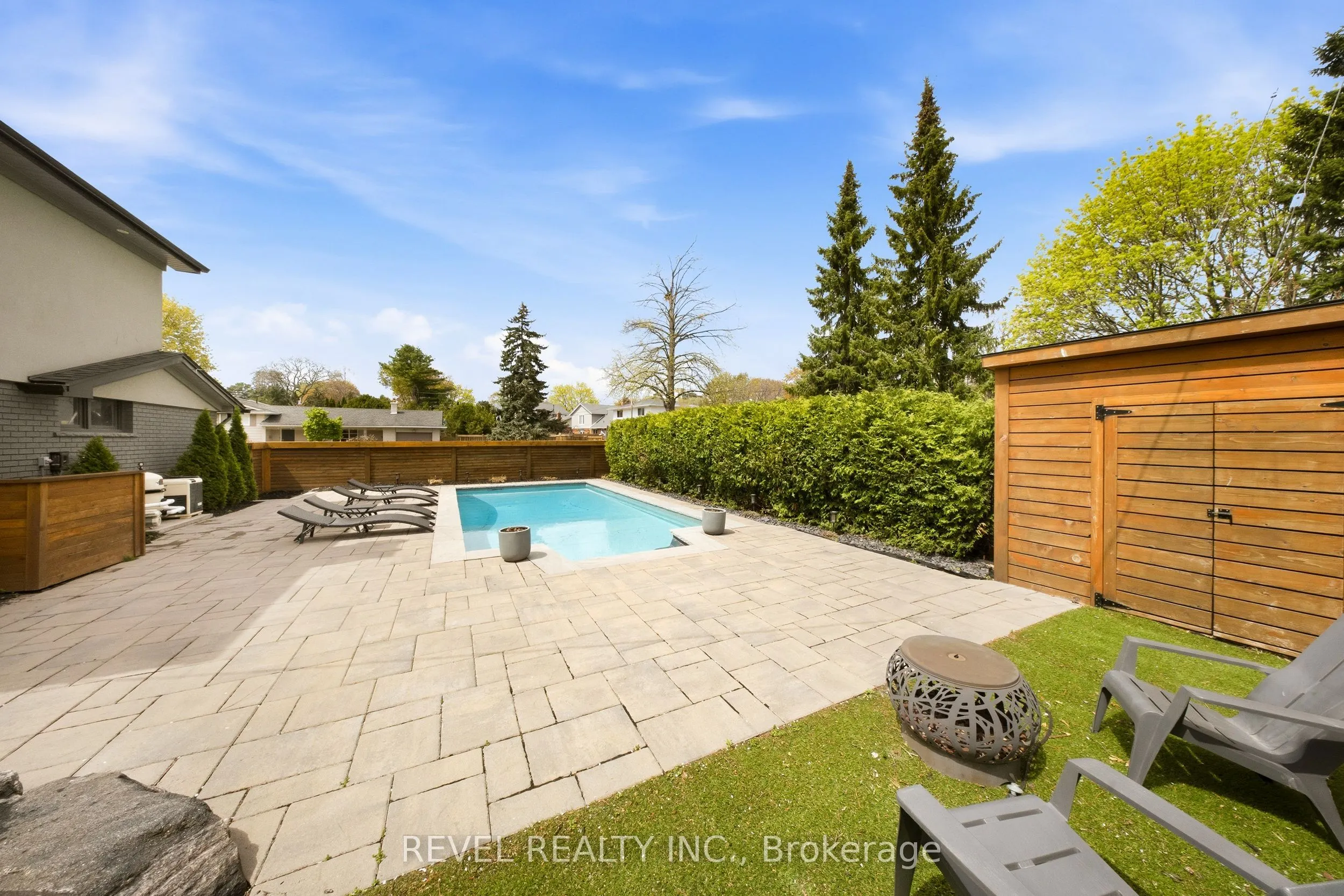 134 Fairwood Place W