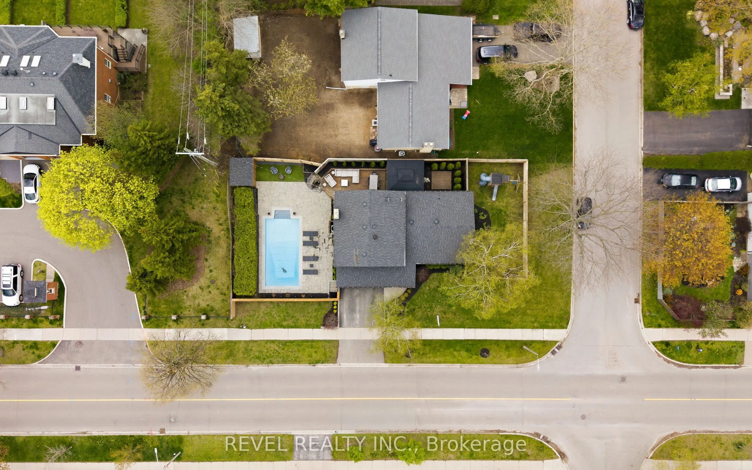 134 Fairwood Place W