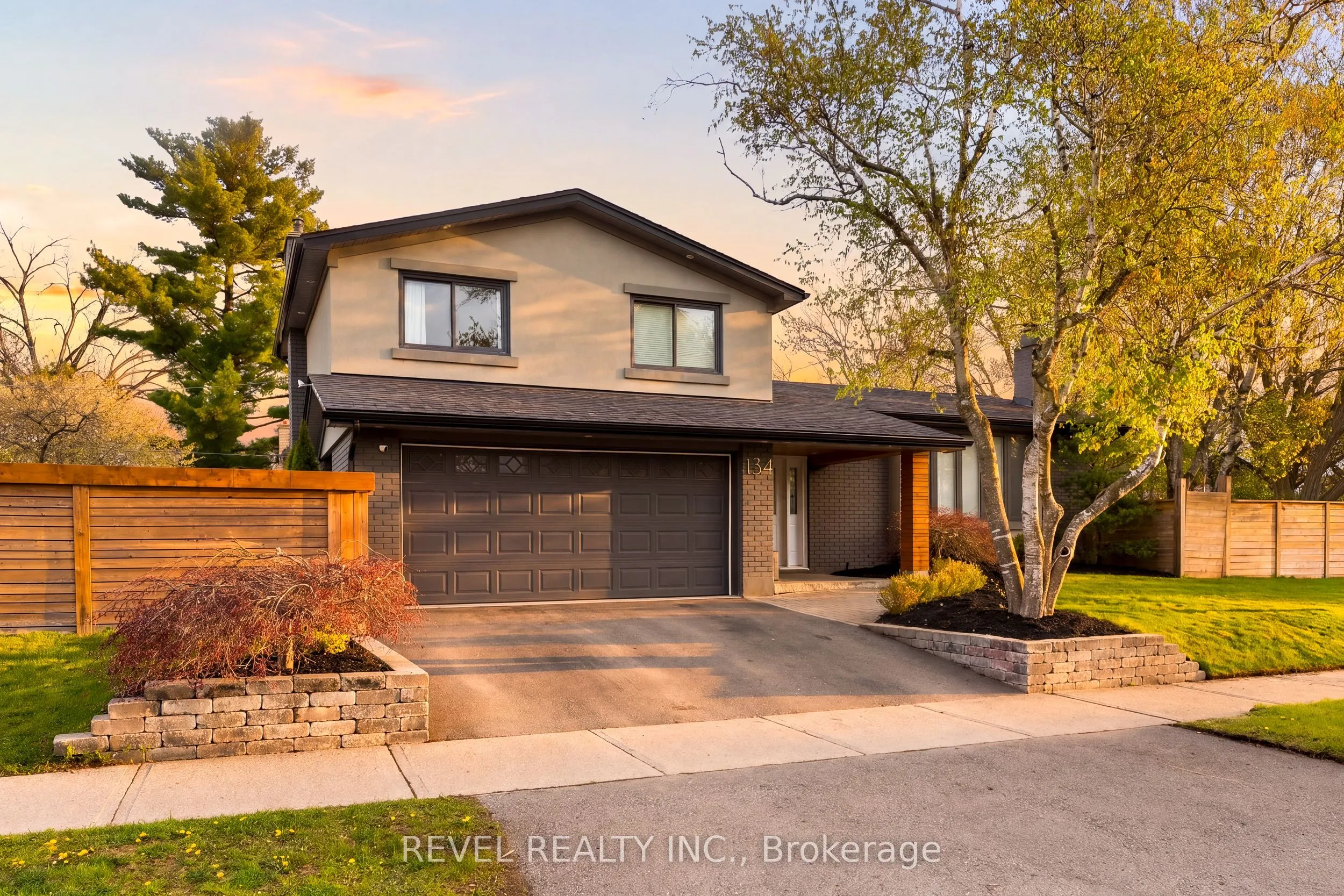 134 Fairwood Place W