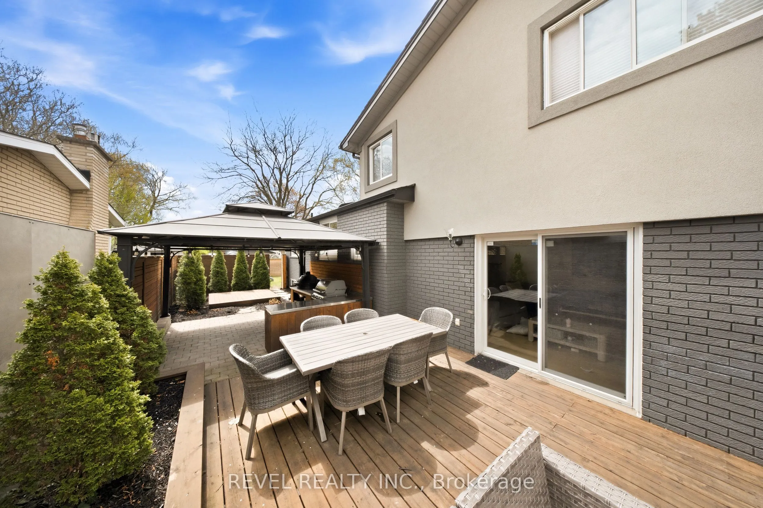 134 Fairwood Place W