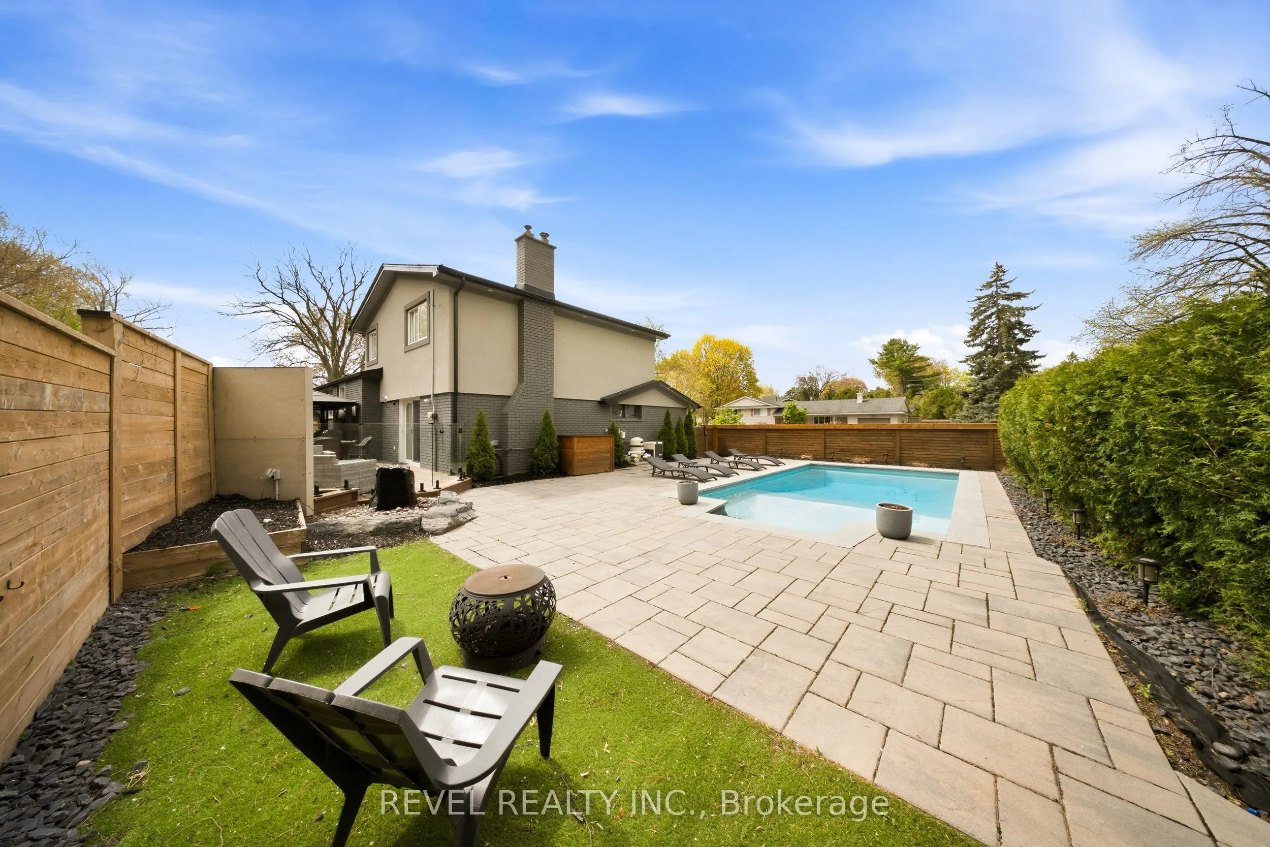 134 Fairwood Place W