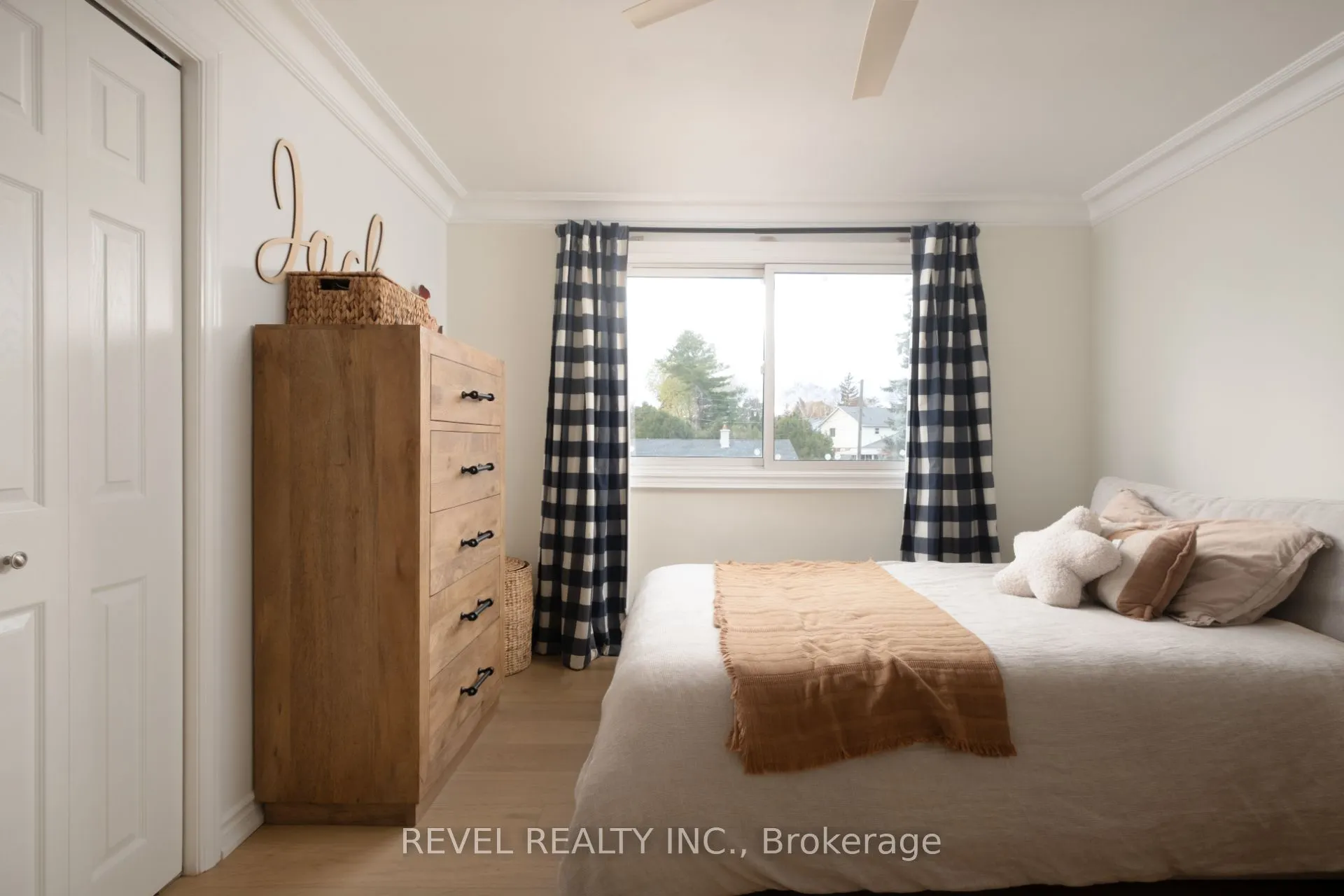 134 Fairwood Place W