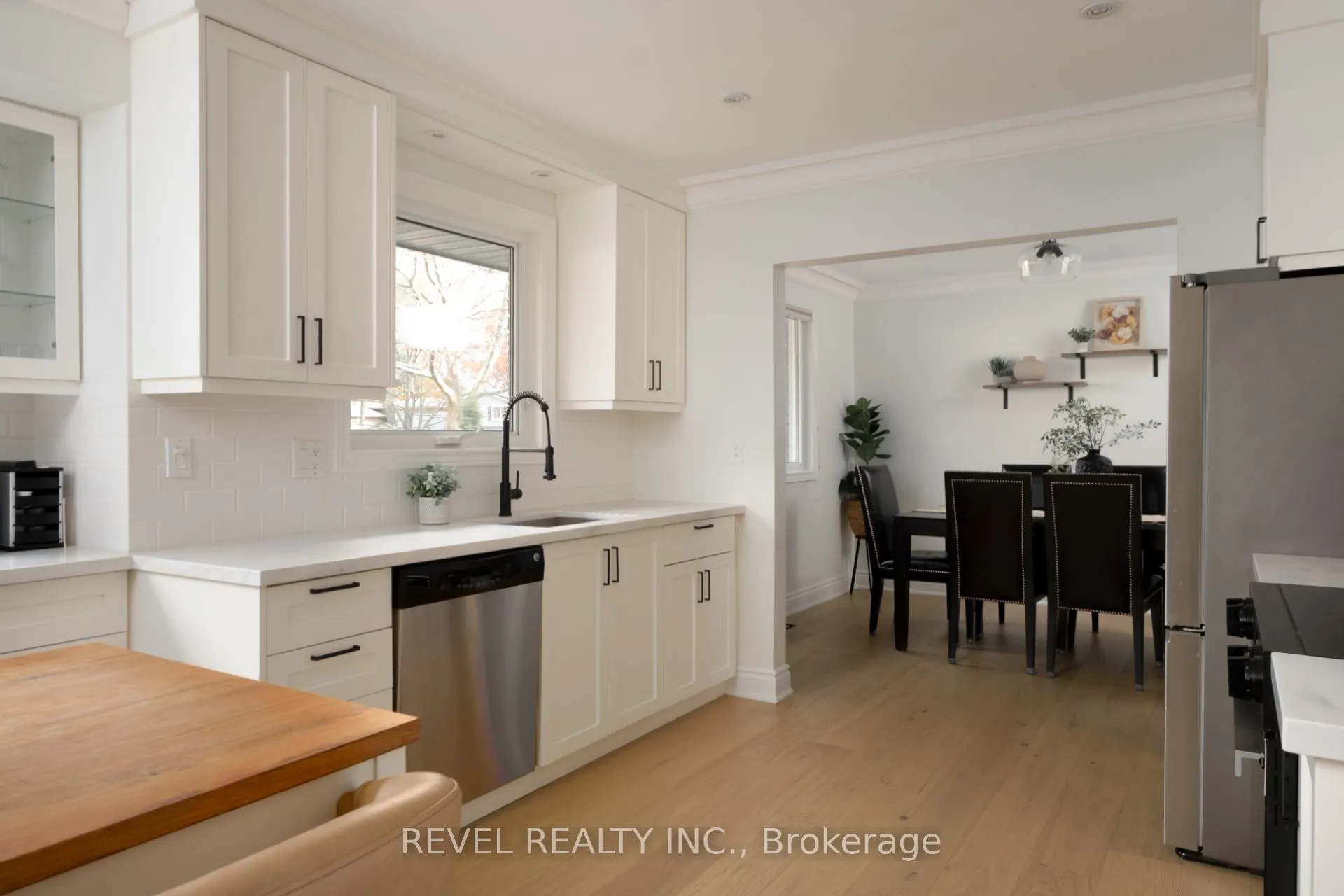 134 Fairwood Place W