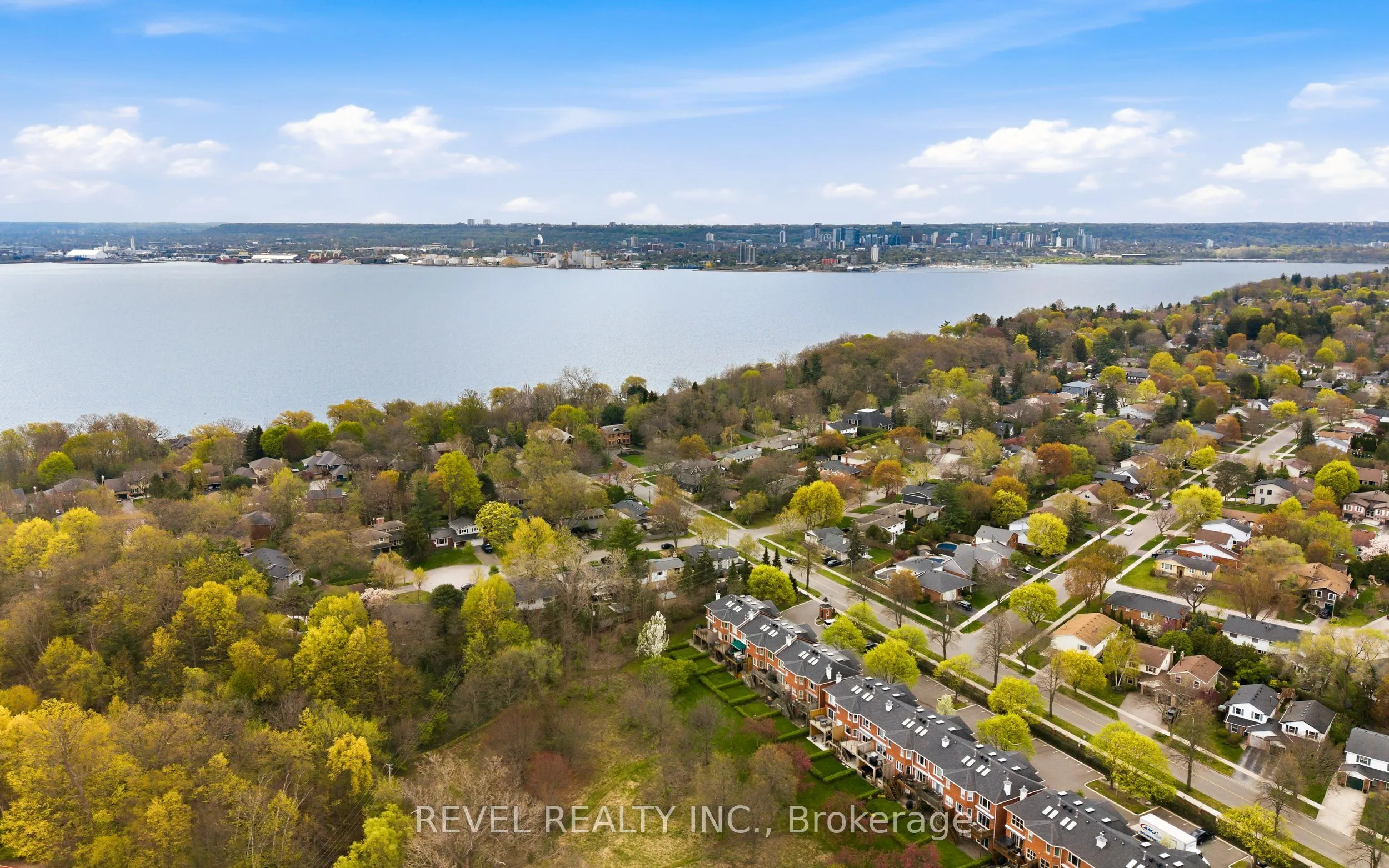 134 Fairwood Place W