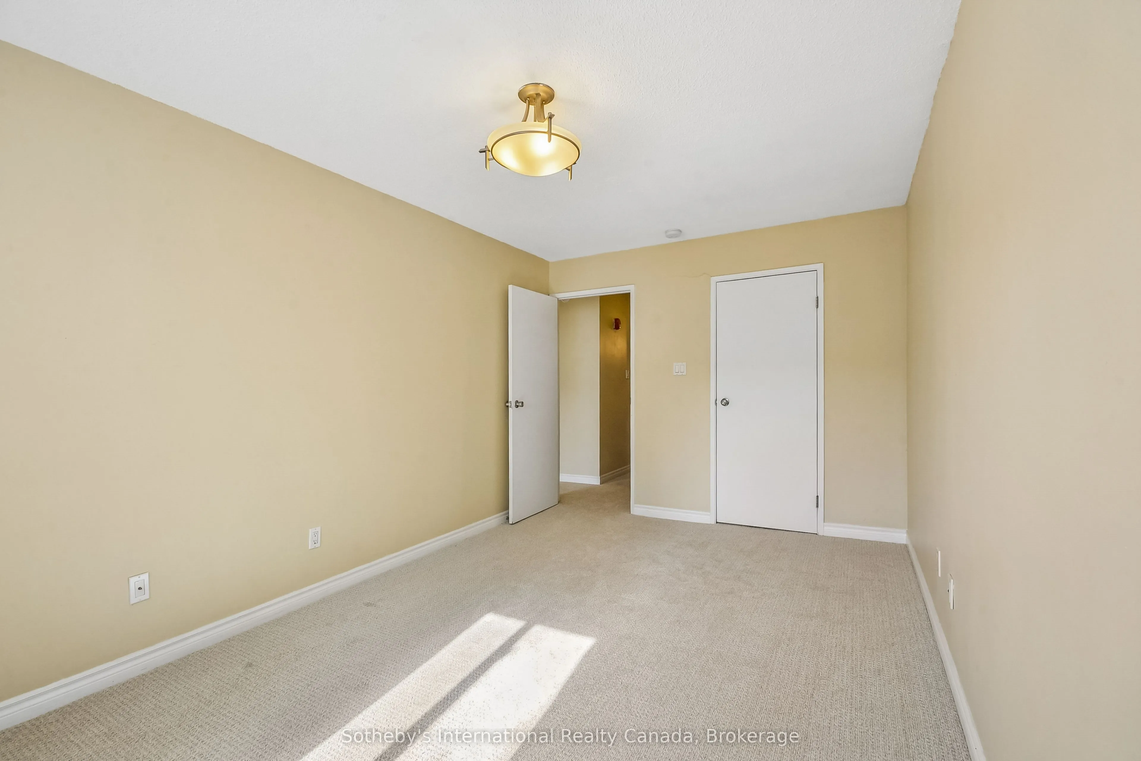 1450 Glen Abbey Gate #434