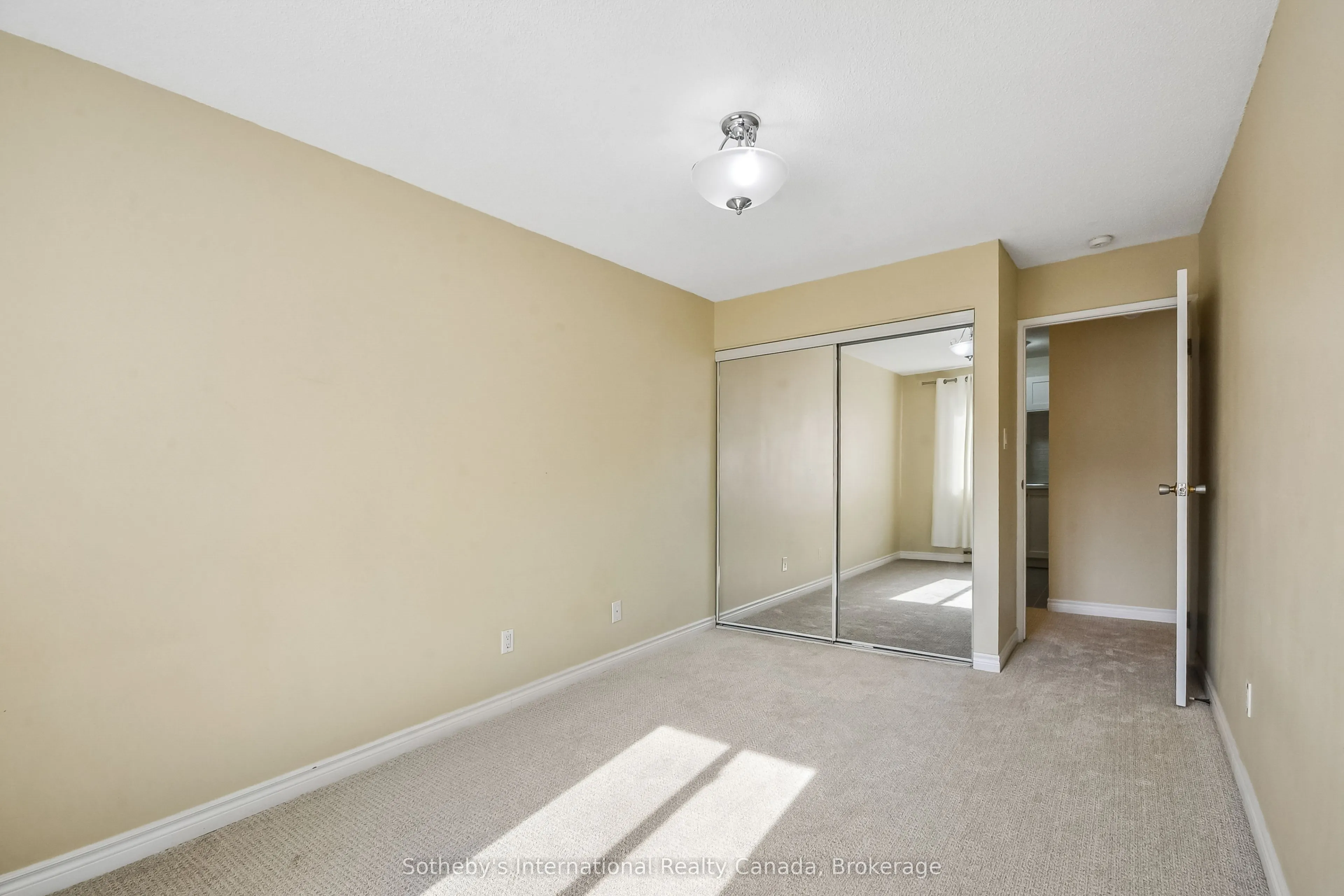 1450 Glen Abbey Gate #434