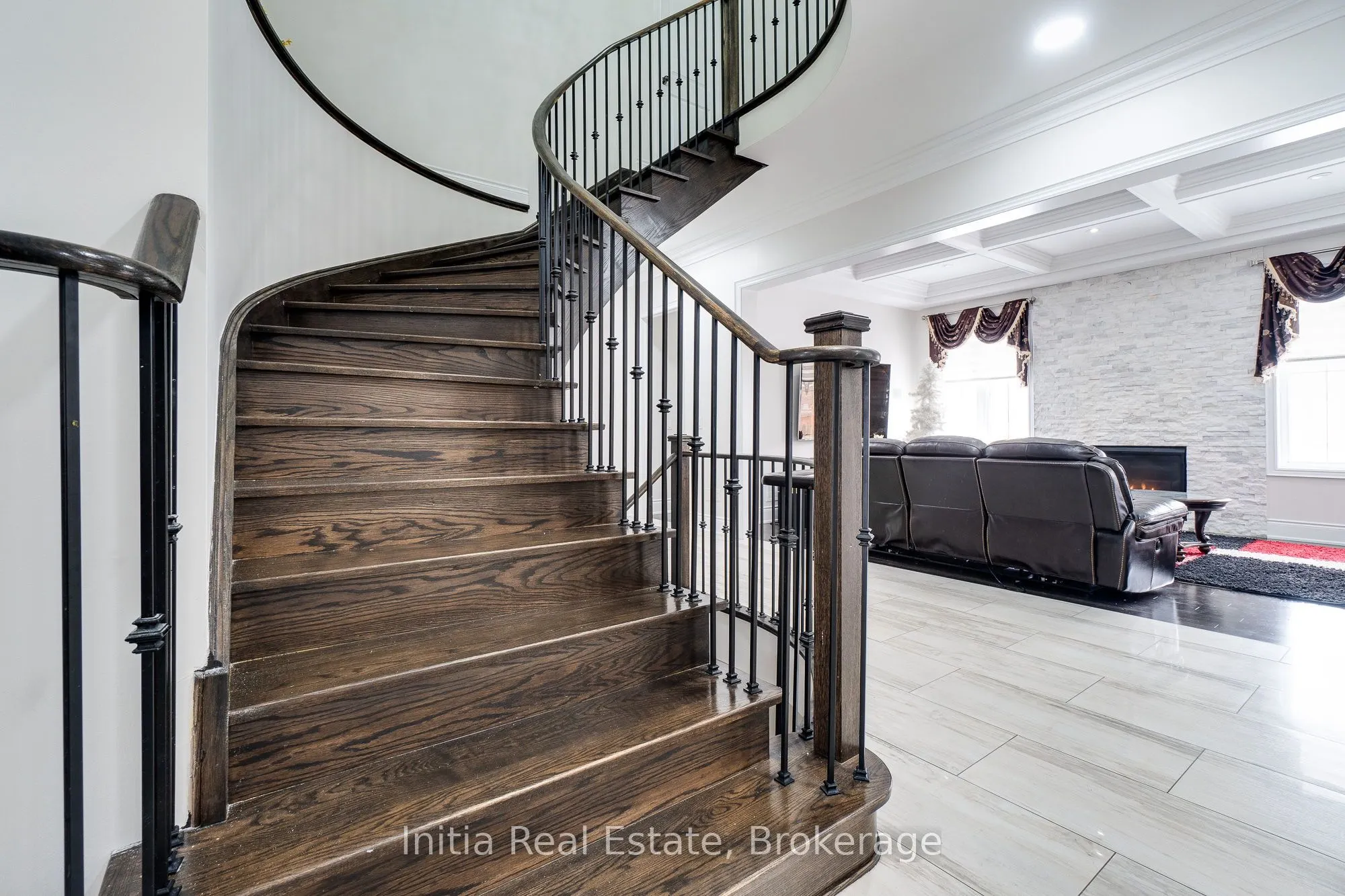 12 Erintown Crescent S