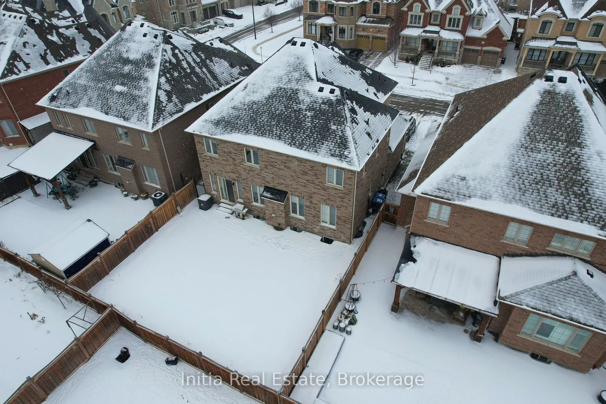 12 Erintown Crescent S