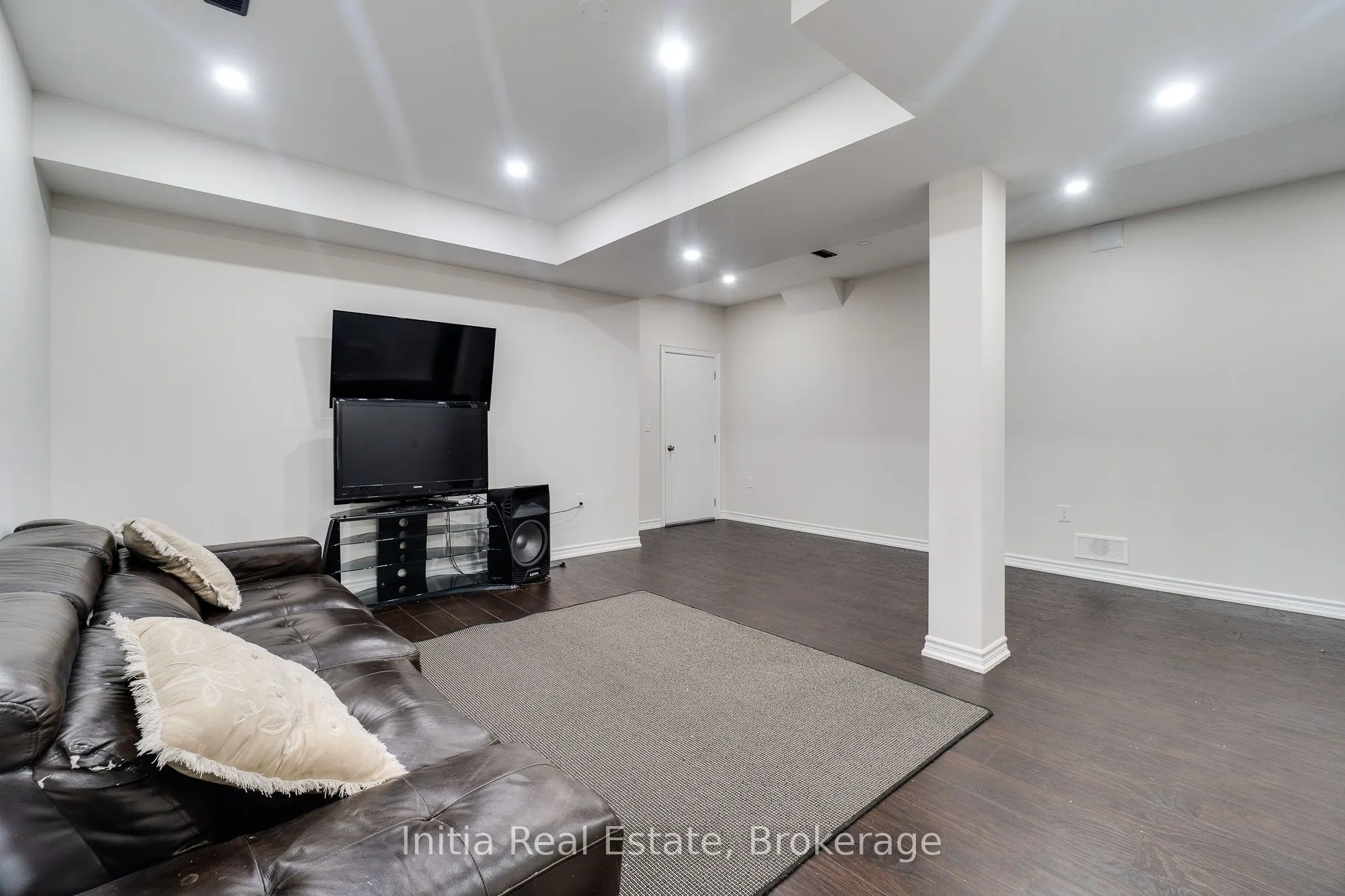 12 Erintown Crescent S