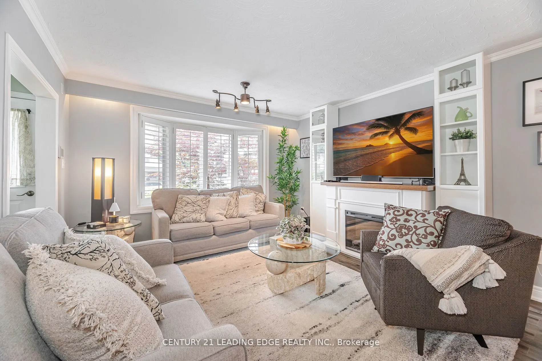 586 Curzon Avenue