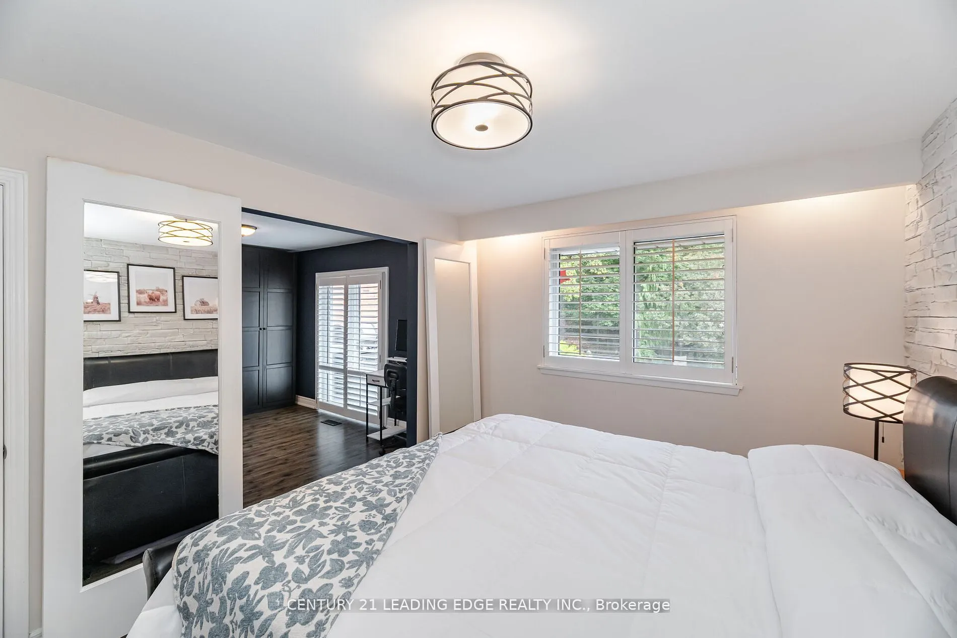 586 Curzon Avenue