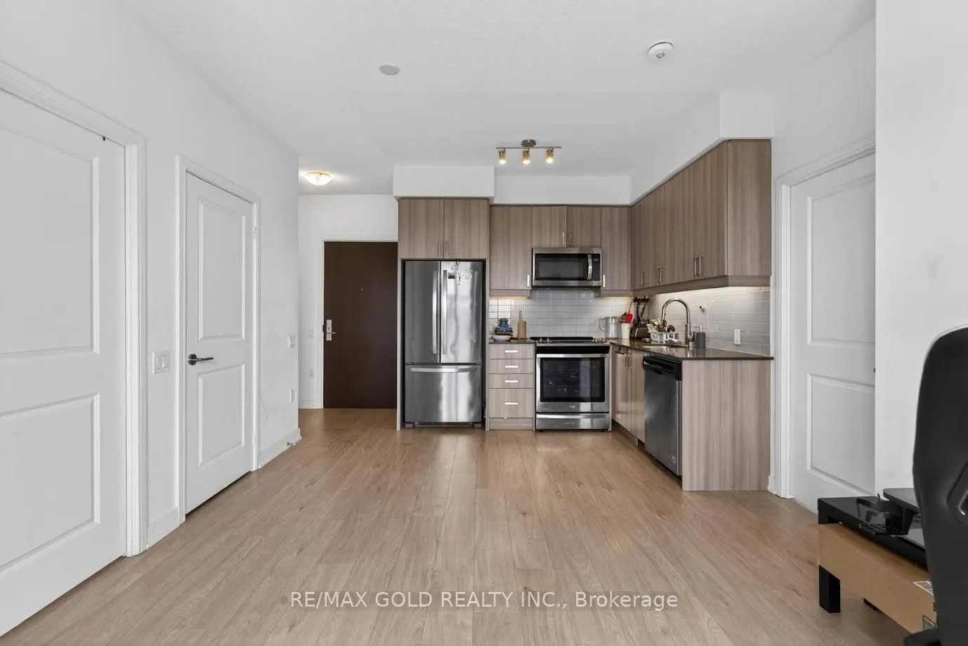 8 Nahani Way #2508
