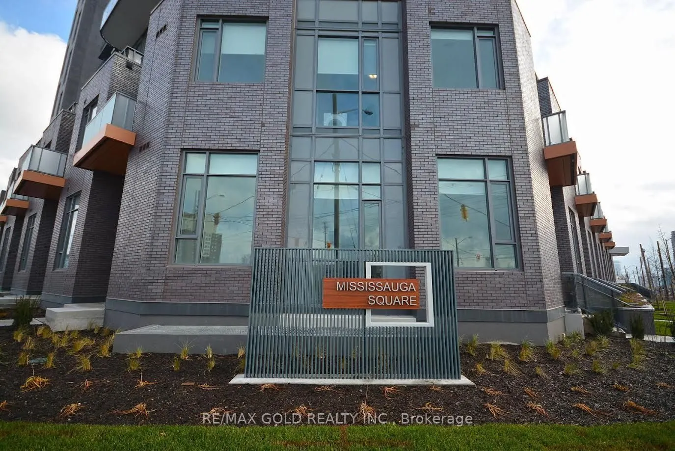 8 Nahani Way #2508