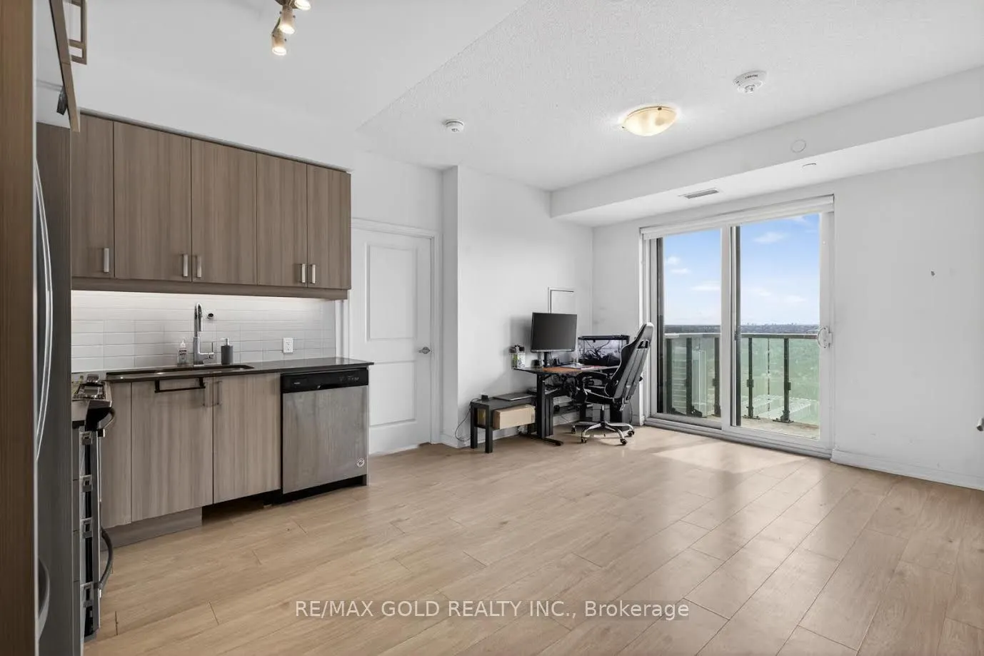 8 Nahani Way #2508