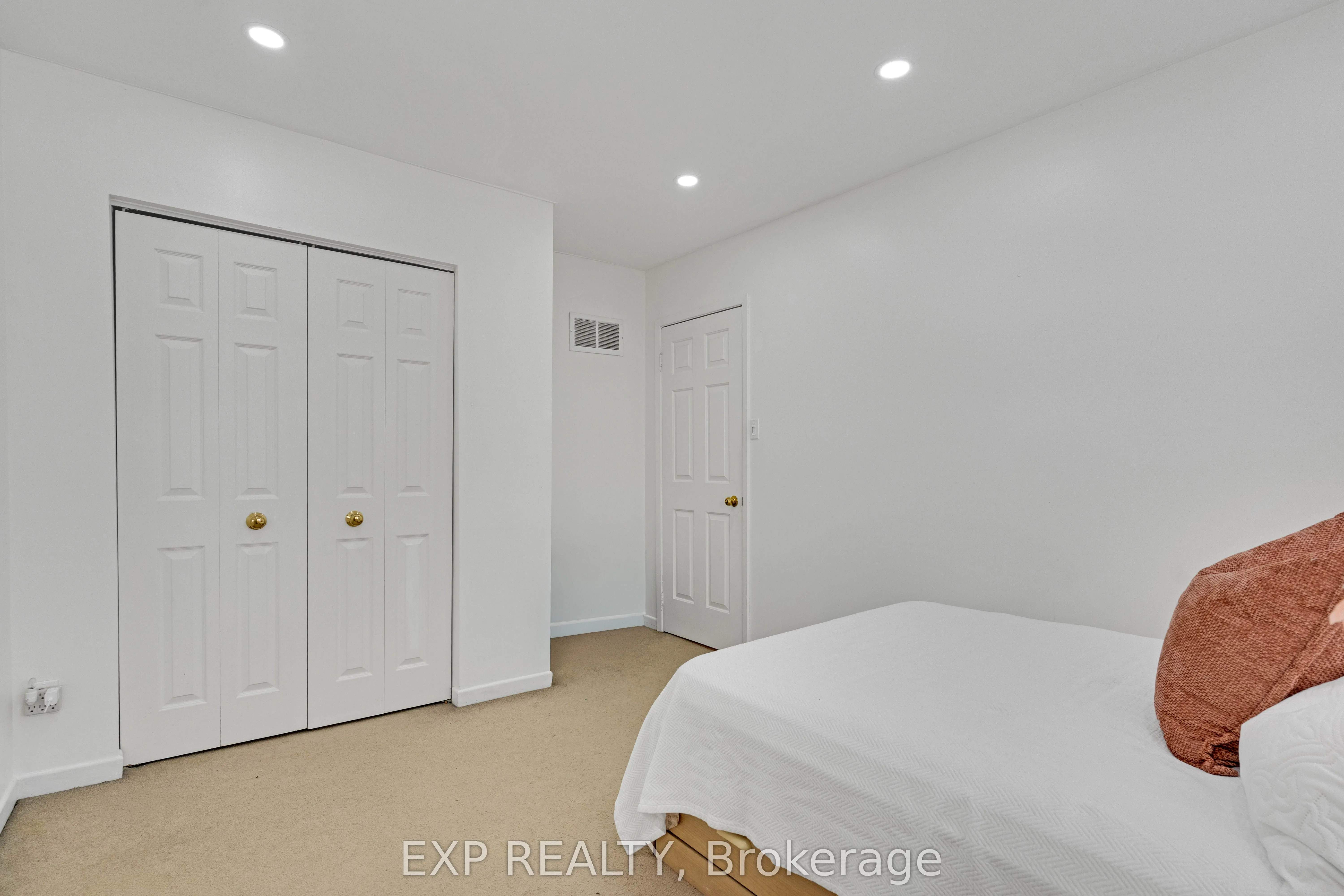 1180 Mississauga Valley Boulevard #4