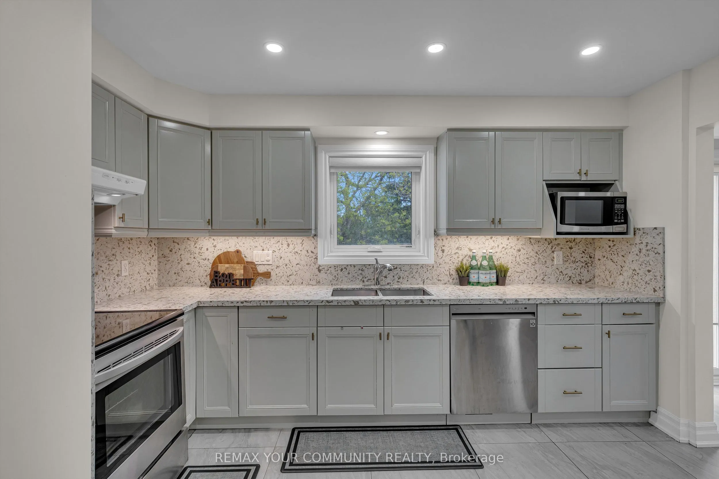 22 Madelaine Crescent