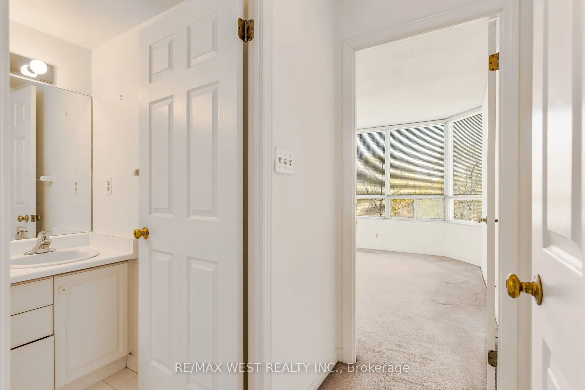 1 Aberfoyle Crescent #411