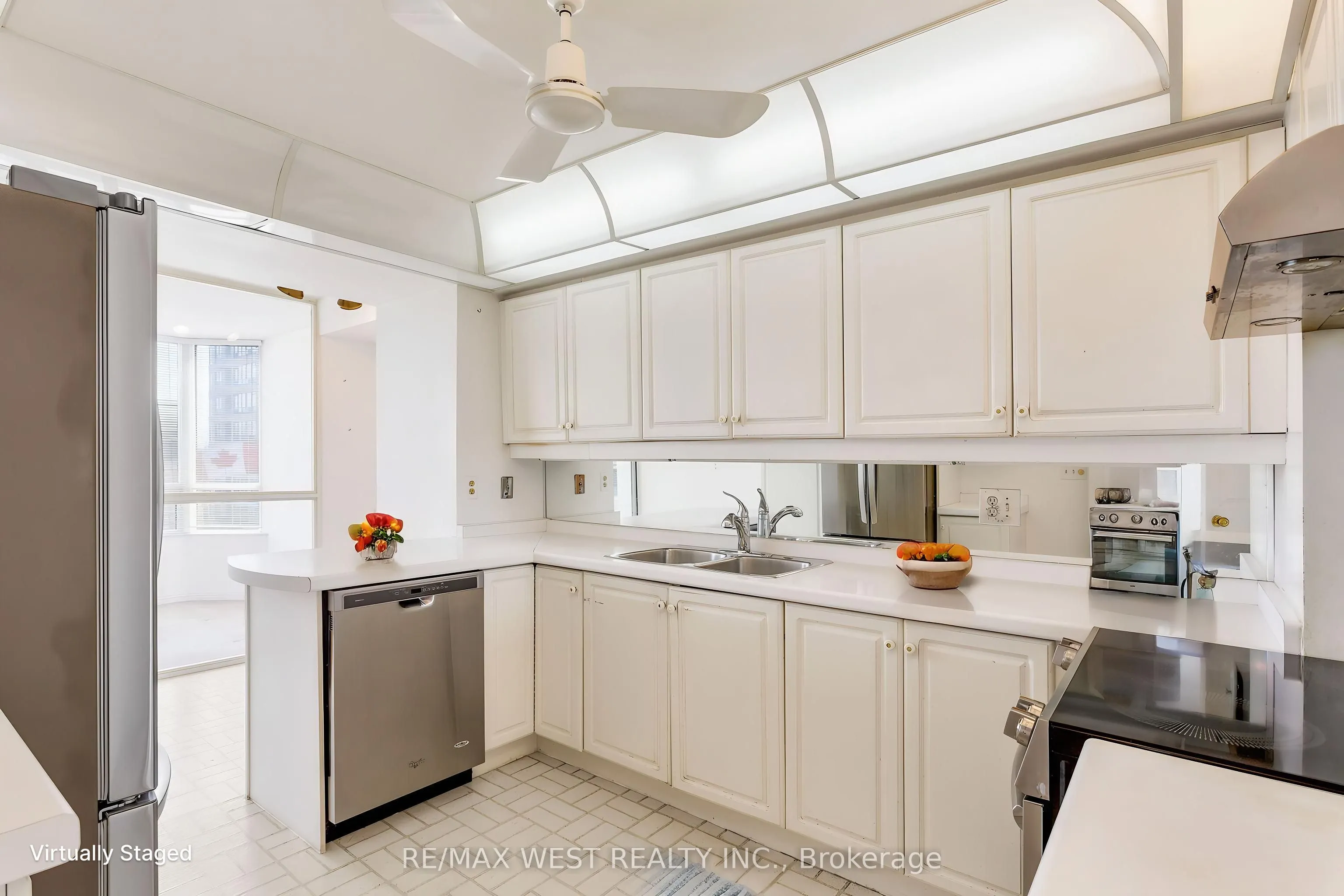 1 Aberfoyle Crescent #411