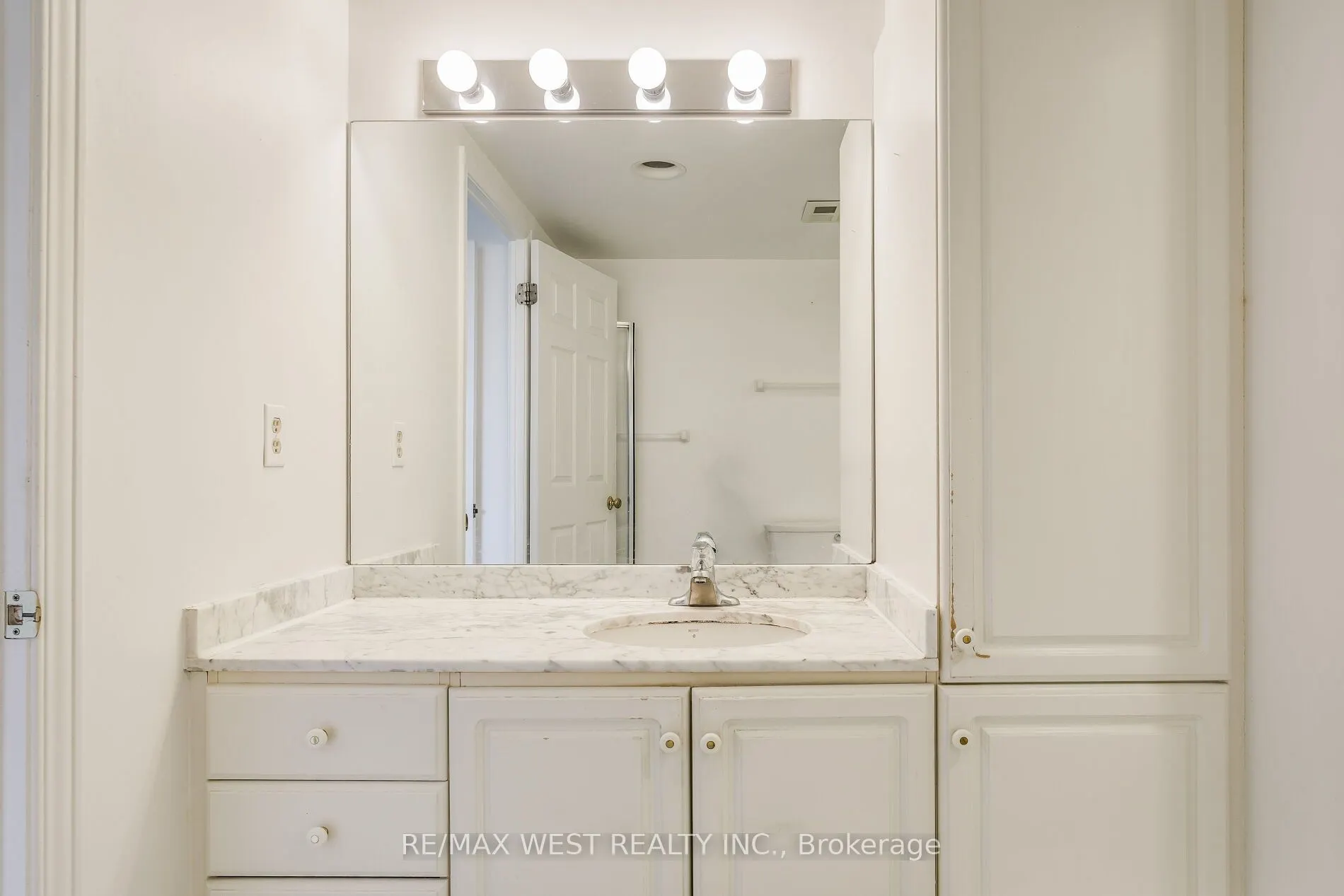 1 Aberfoyle Crescent #411