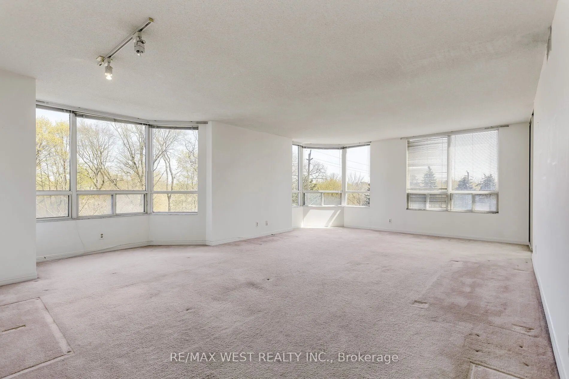 1 Aberfoyle Crescent #411