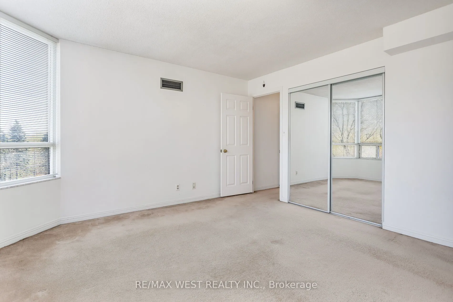1 Aberfoyle Crescent #411