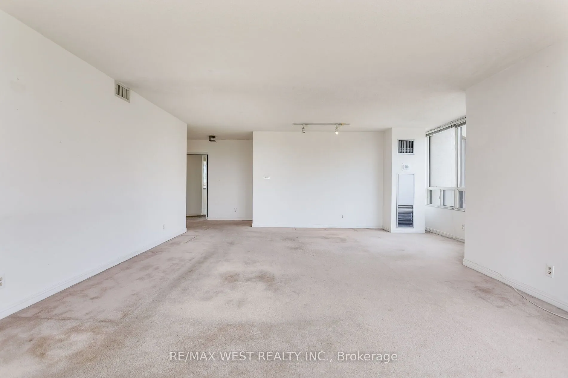 1 Aberfoyle Crescent #411