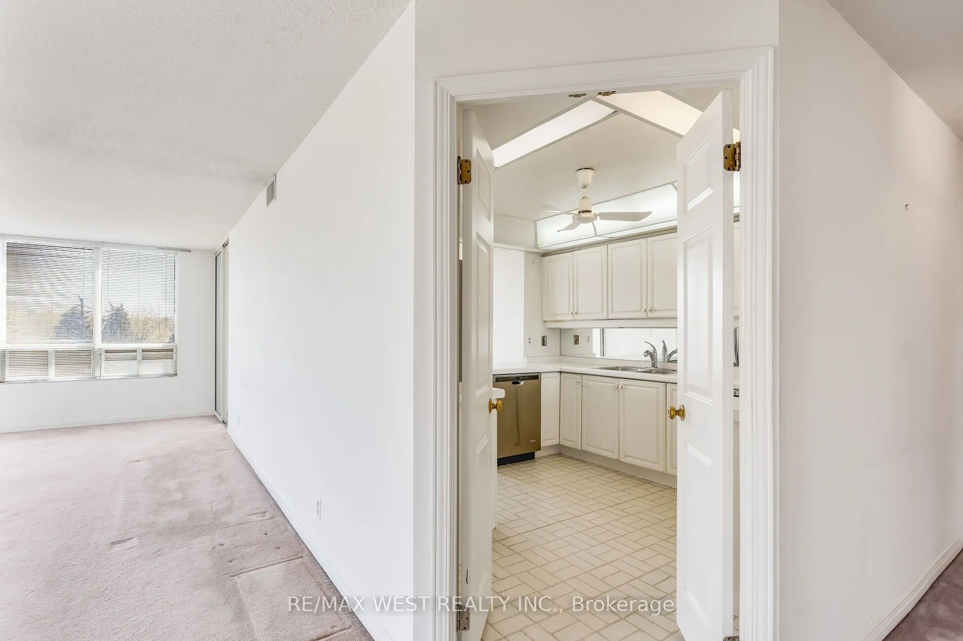1 Aberfoyle Crescent #411