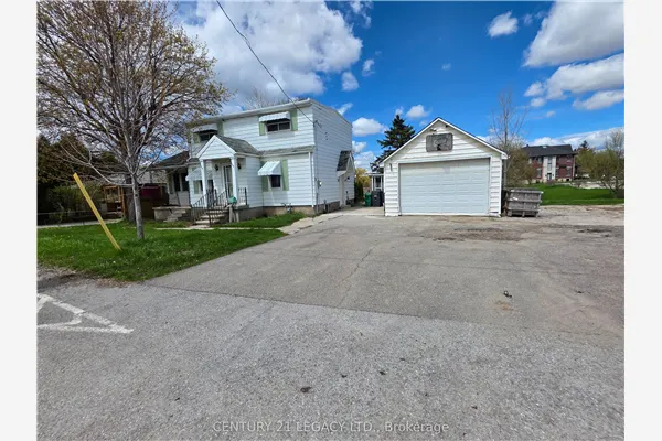 1526 Queen Street W