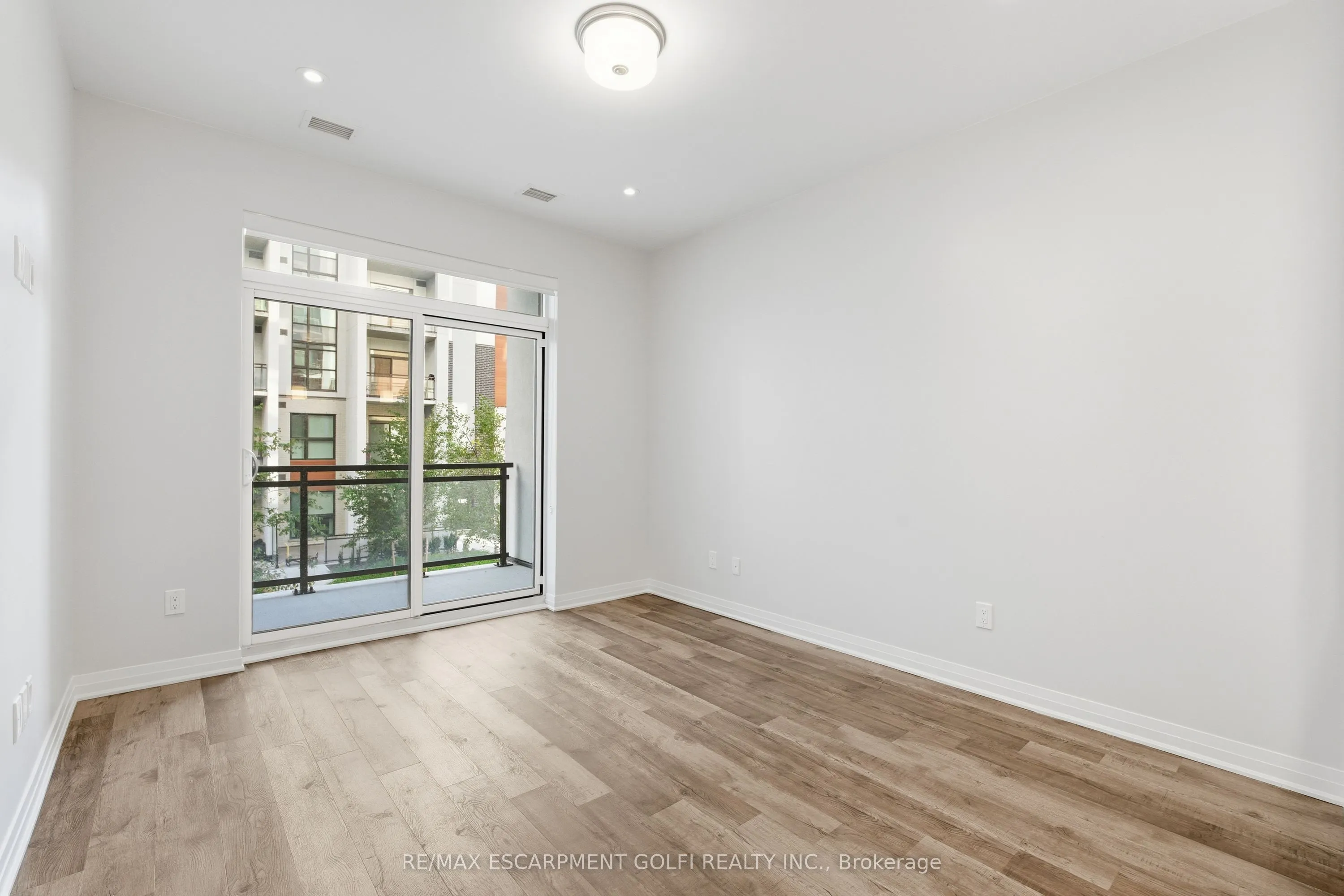 470 Gordon Krantz Avenue #204
